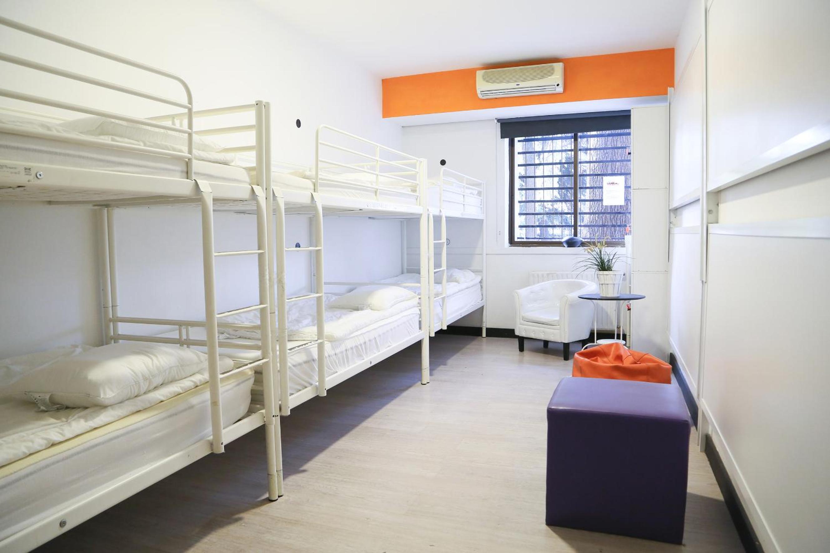 Bed in 6-Bed Mixed Dormitory Room photo 2