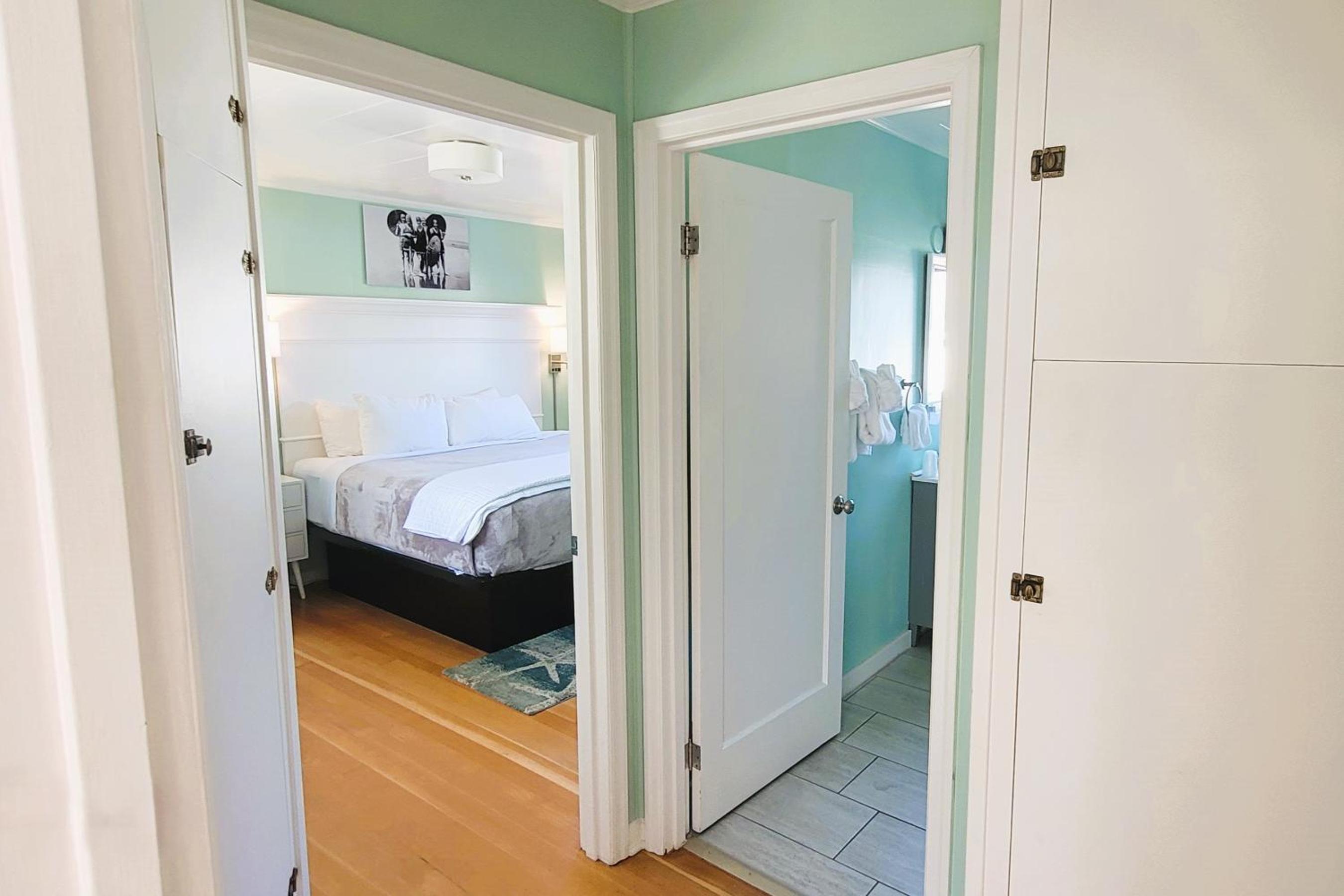 One Bedroom Cottage with Full Kitchen photo 1