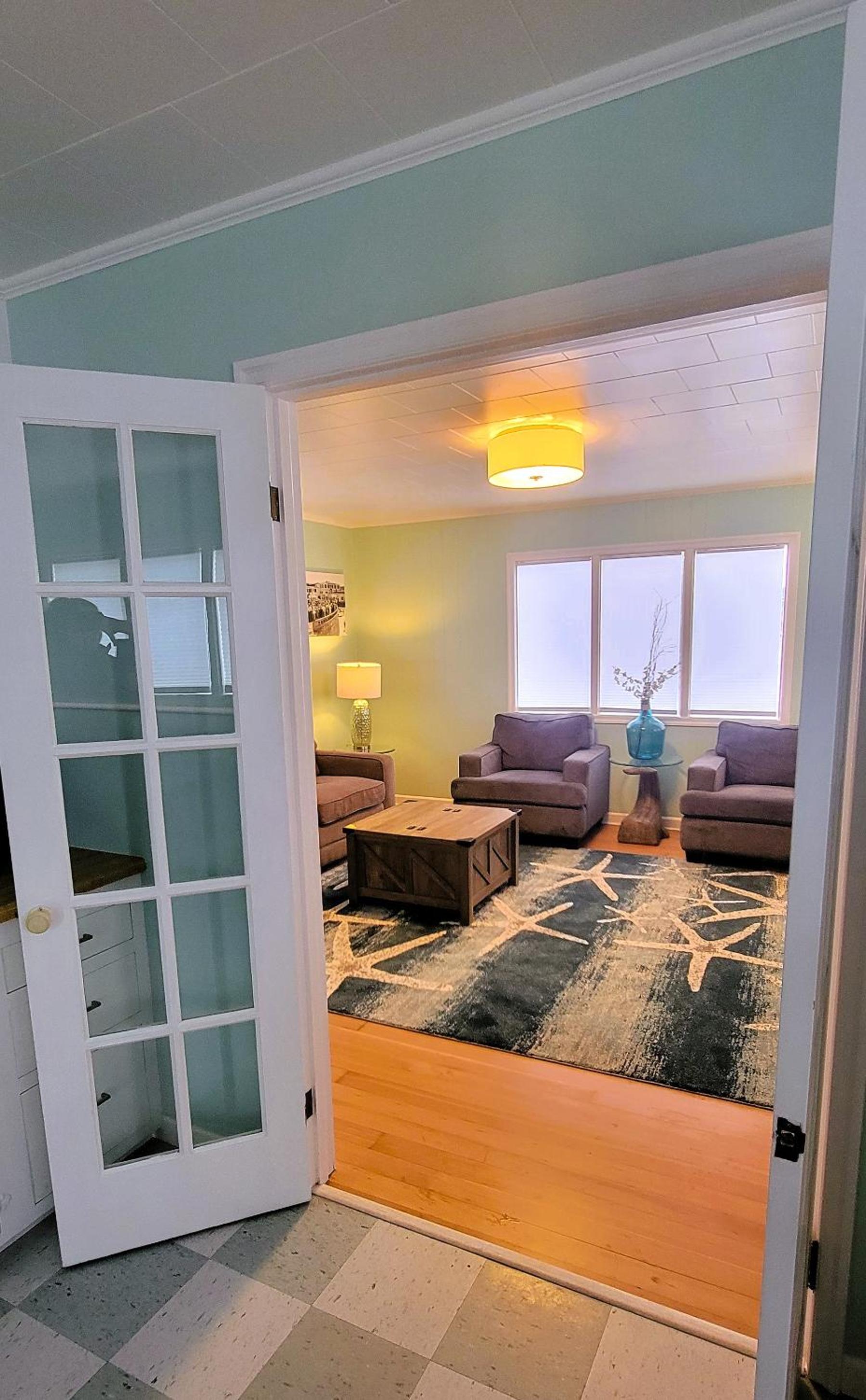 One Bedroom Cottage with Full Kitchen photo 3