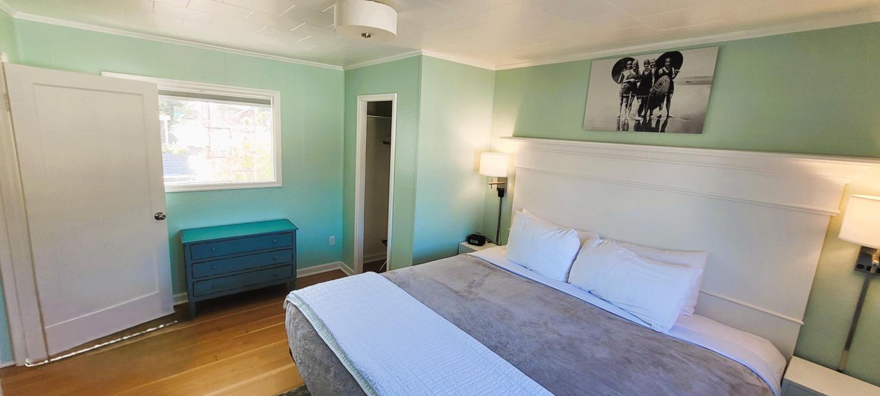 One Bedroom Cottage with Full Kitchen photo 2