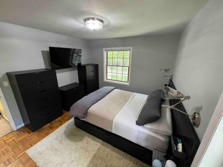 Three-Bedroom House photo 2