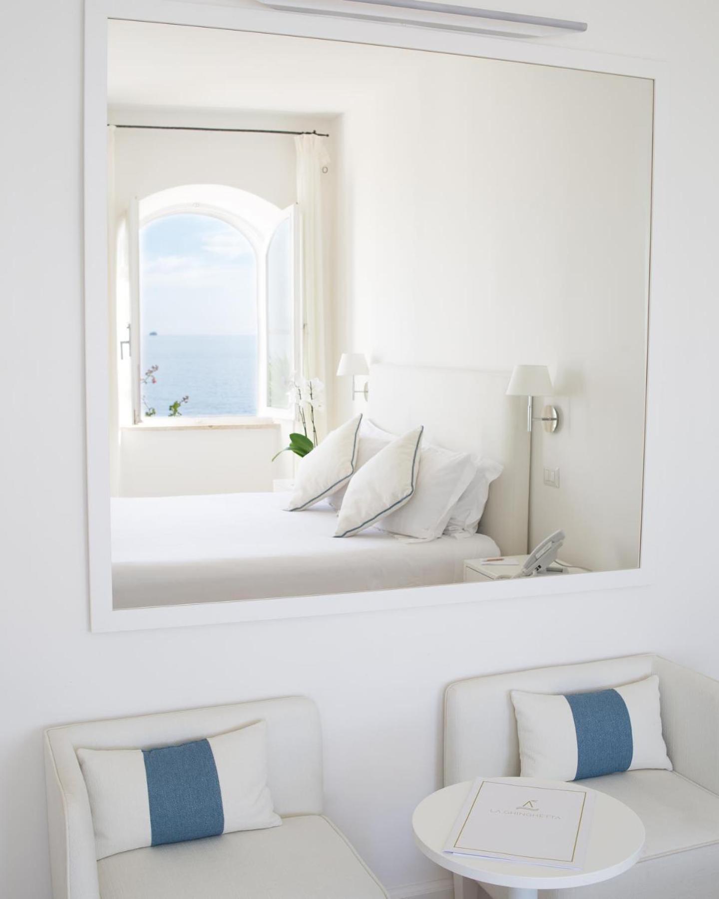Double Room with Balcony and Sea View photo 3