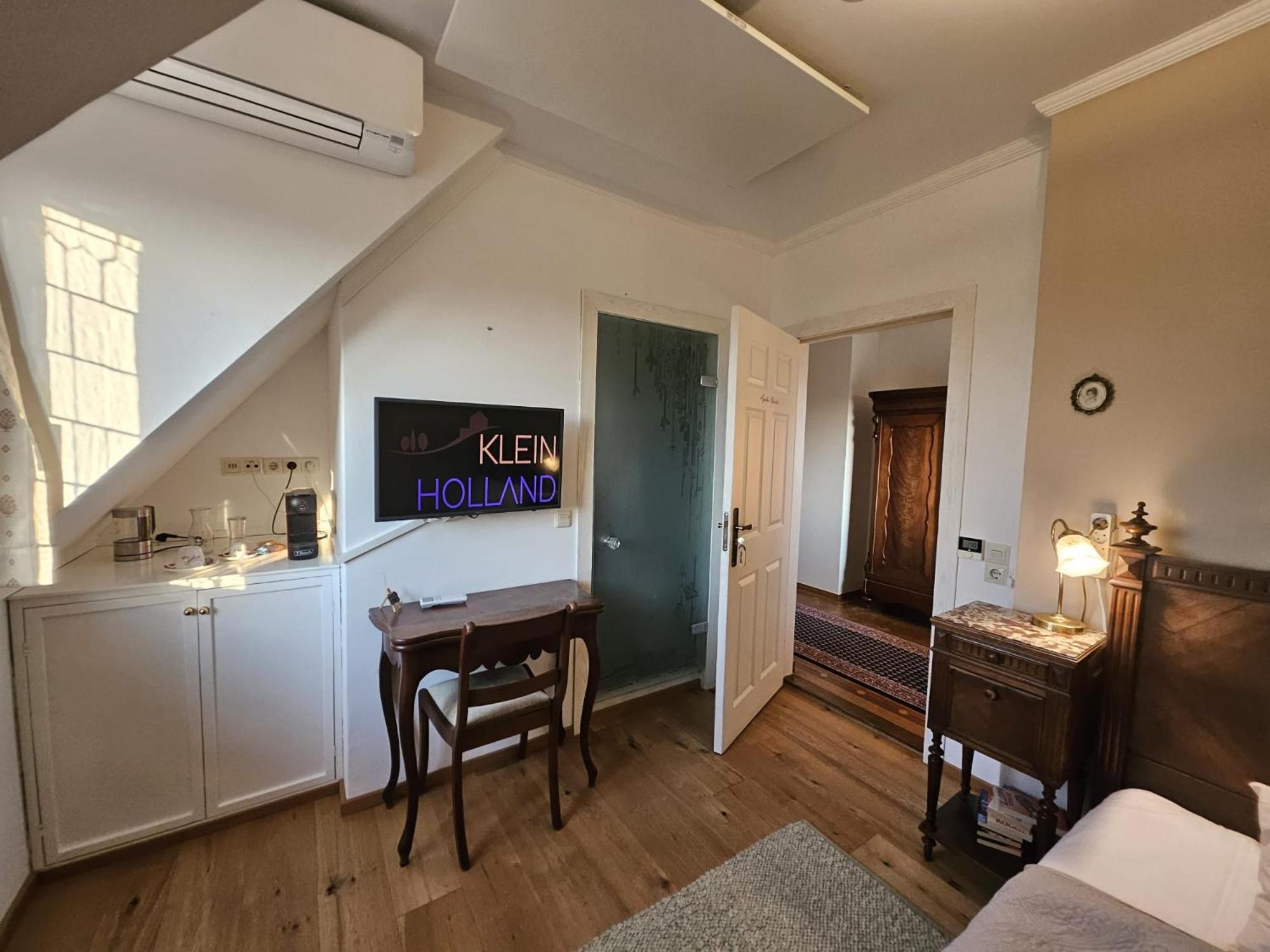 Single Room with Mountain View