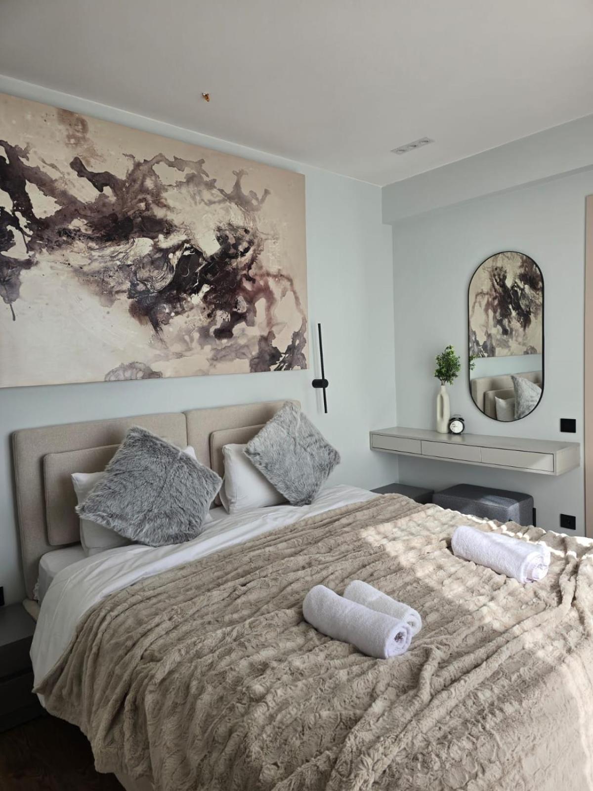 One-Bedroom Apartment with Balcony and Mountain View