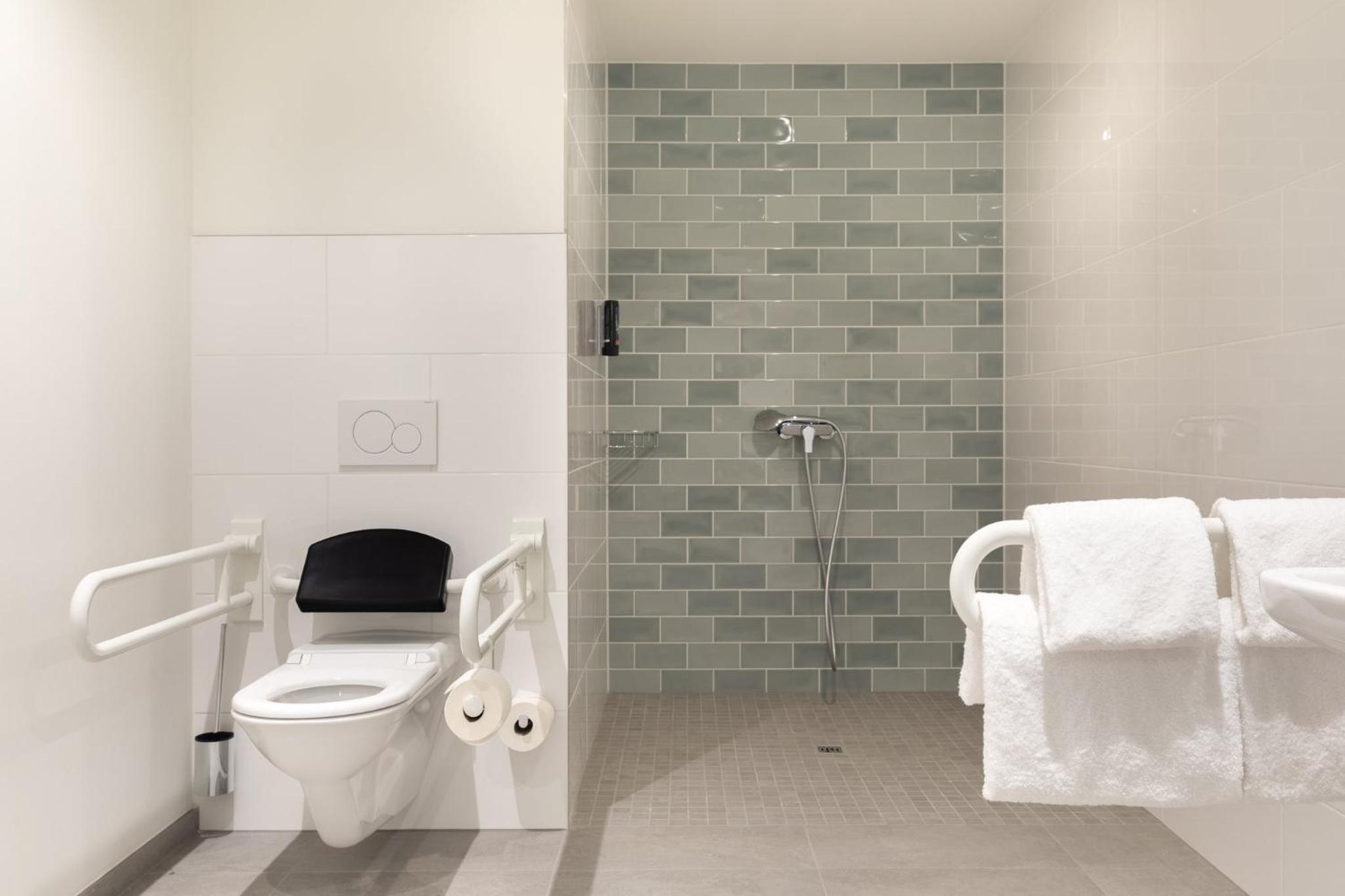 Standard Queen Room - Accessible