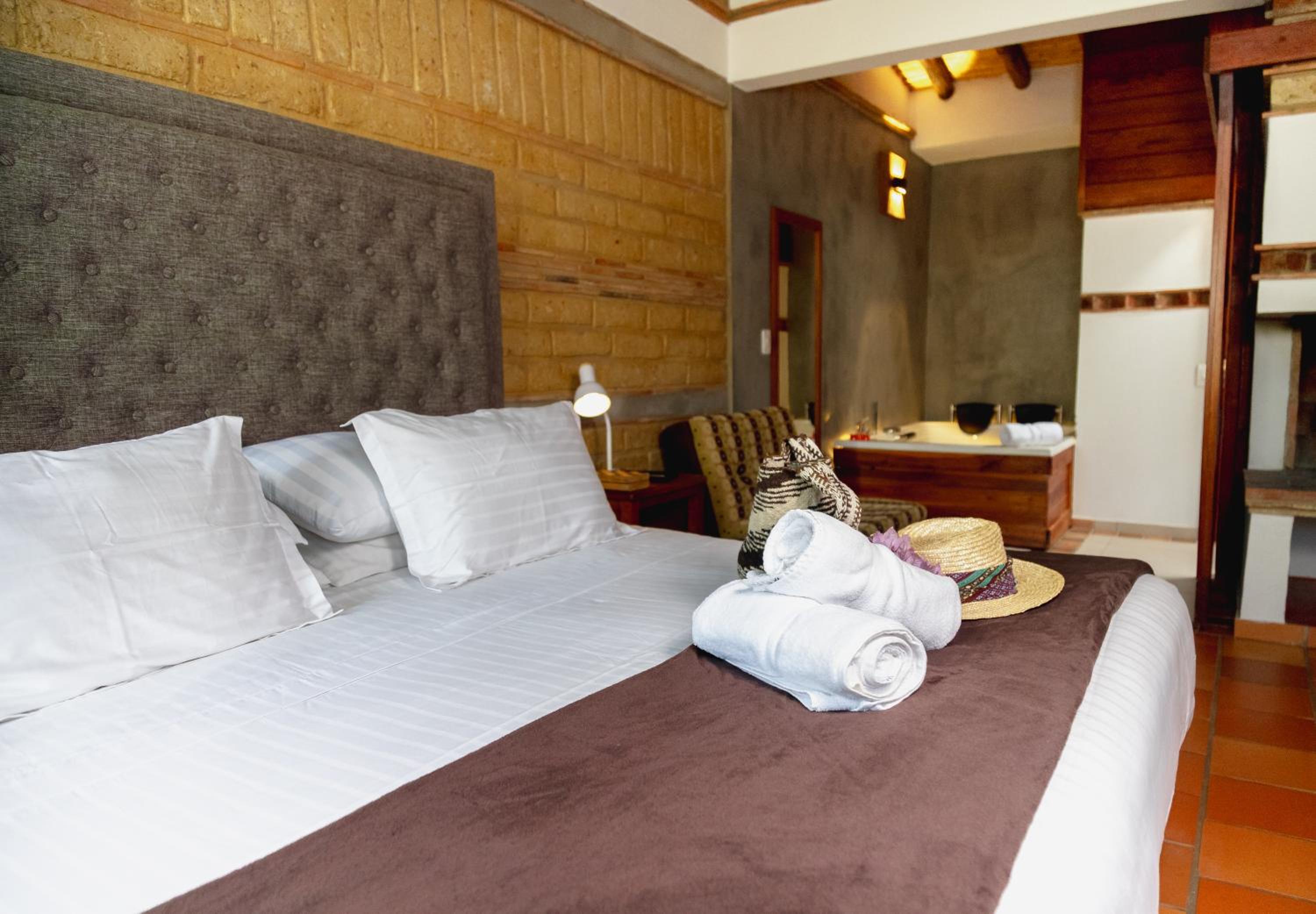 Suite with Hot Tub photo 1
