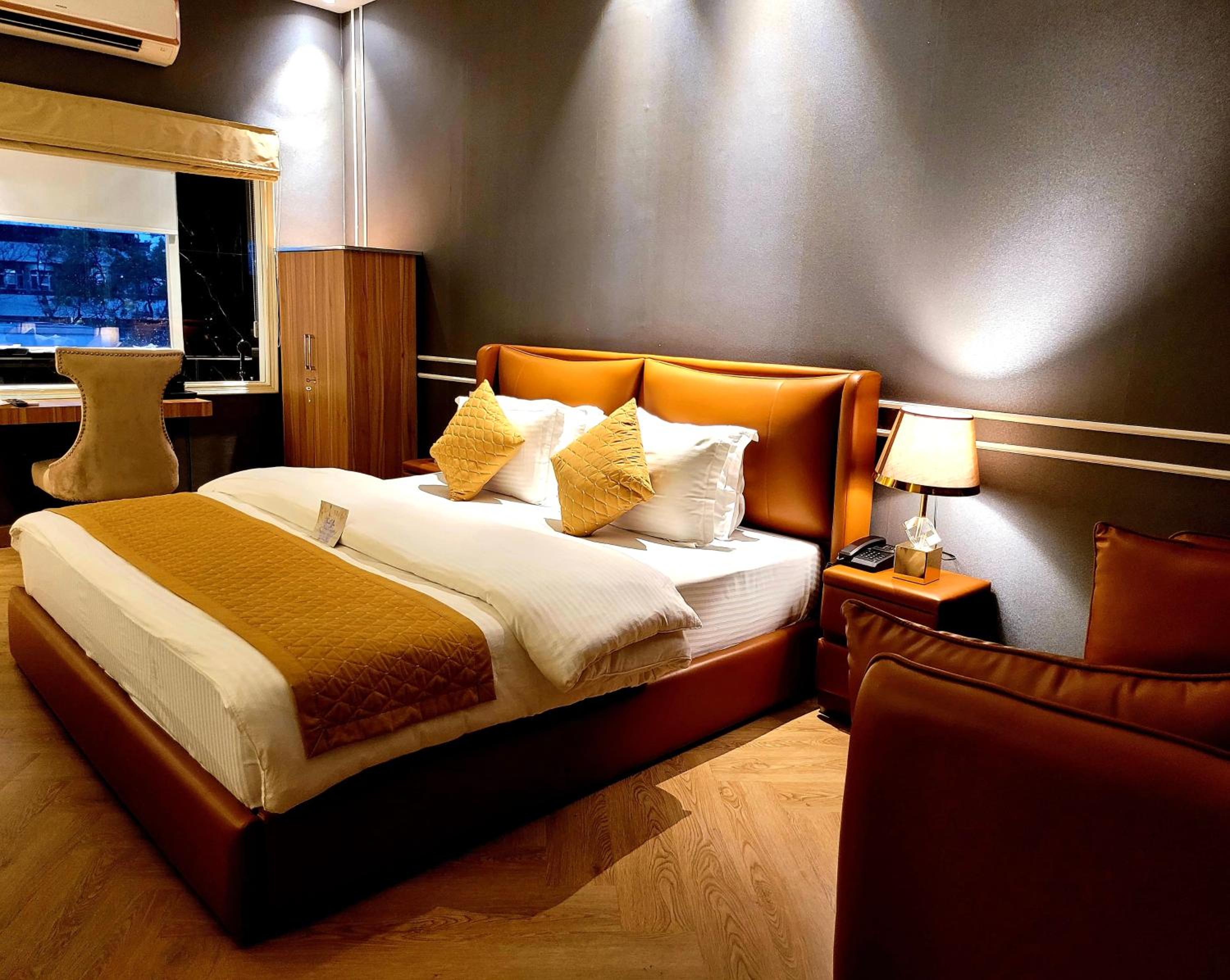Deluxe Double Room with Shower photo 3