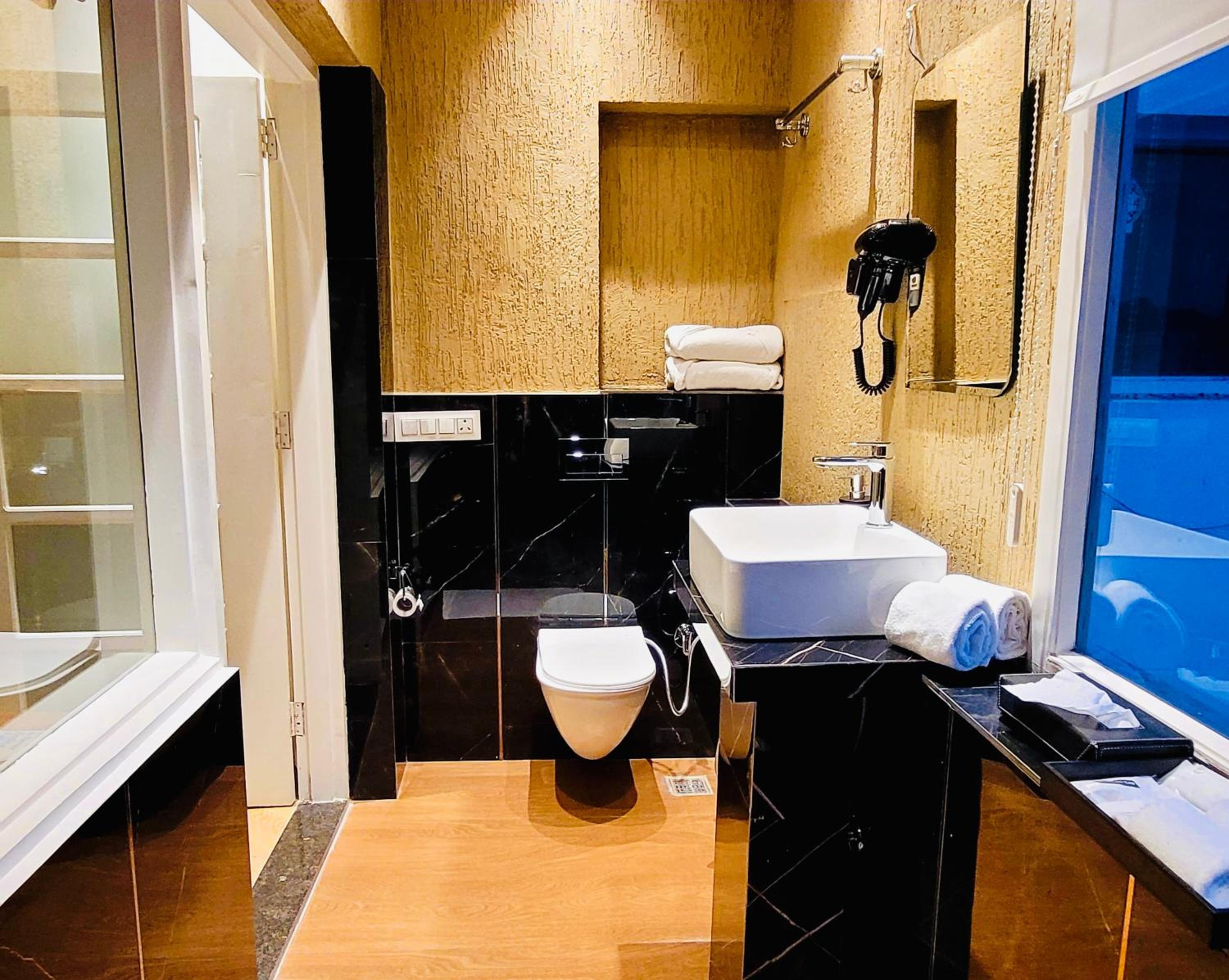 Deluxe Double Room with Shower photo 2