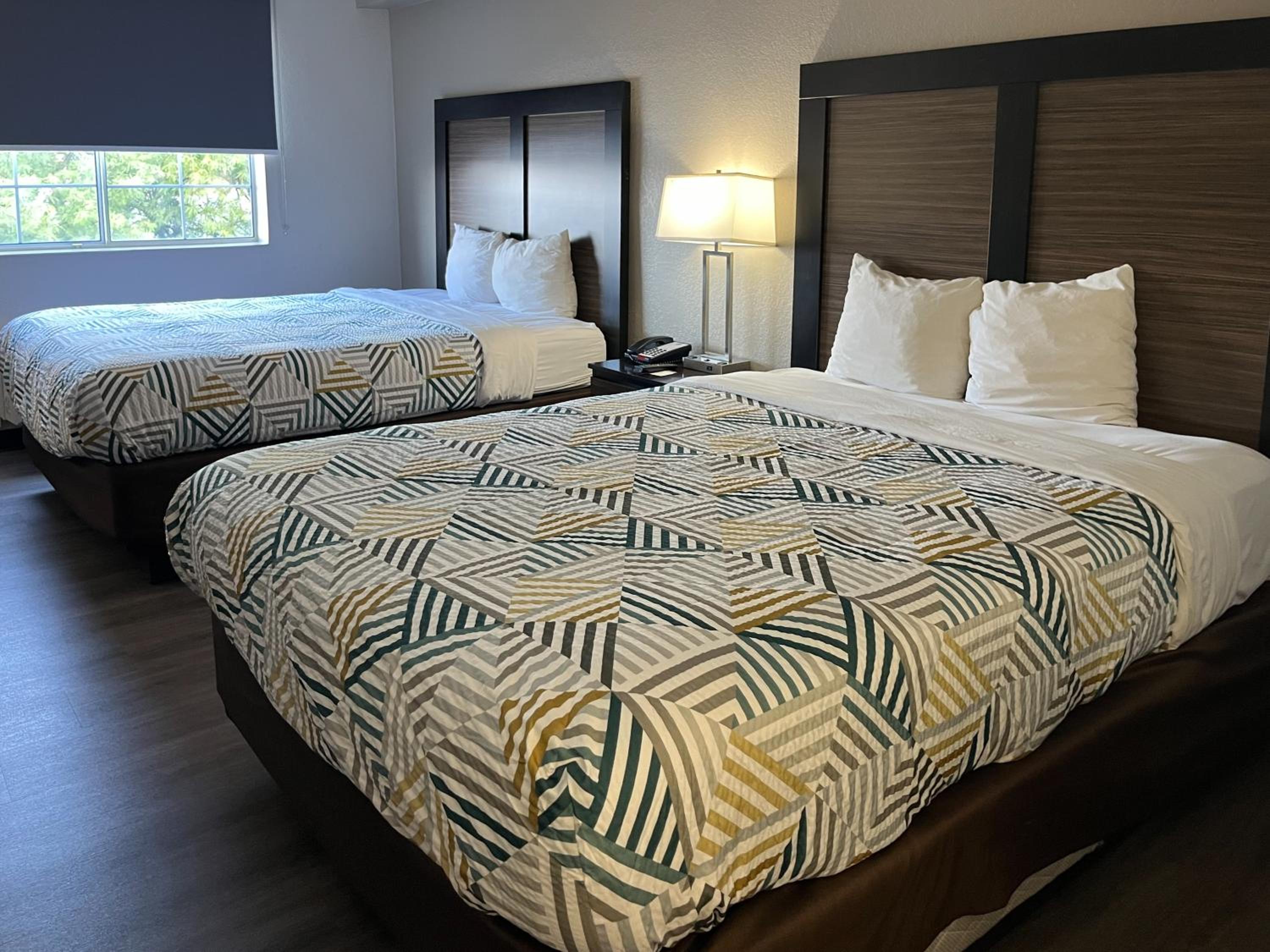 Queen Room with Two Queen Beds - Non-Smoking - Photo 1