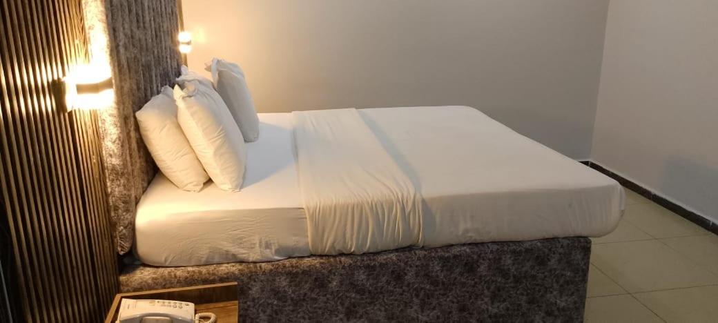 Deluxe King Room photo 1