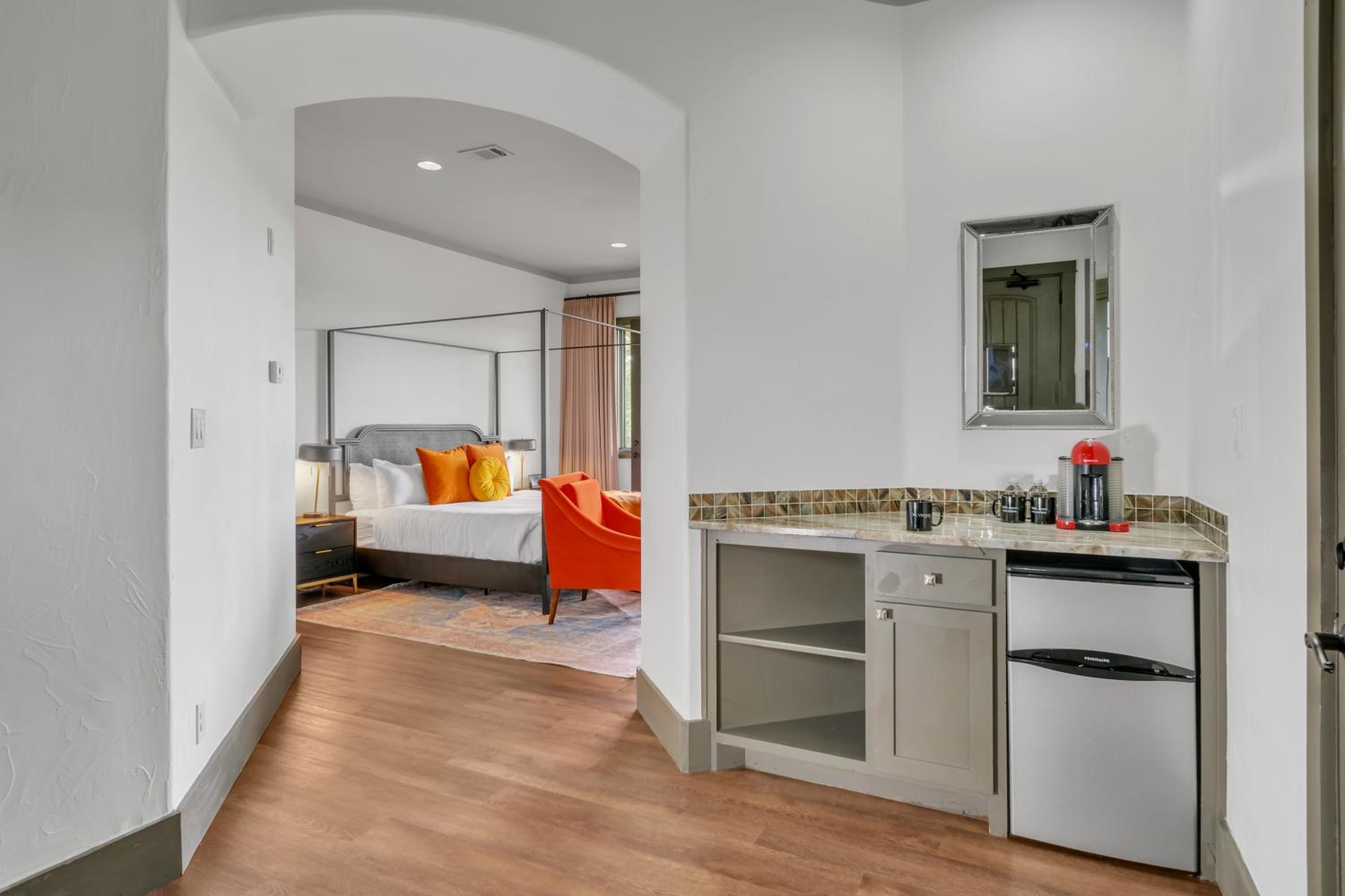 King Room with Balcony photo 1