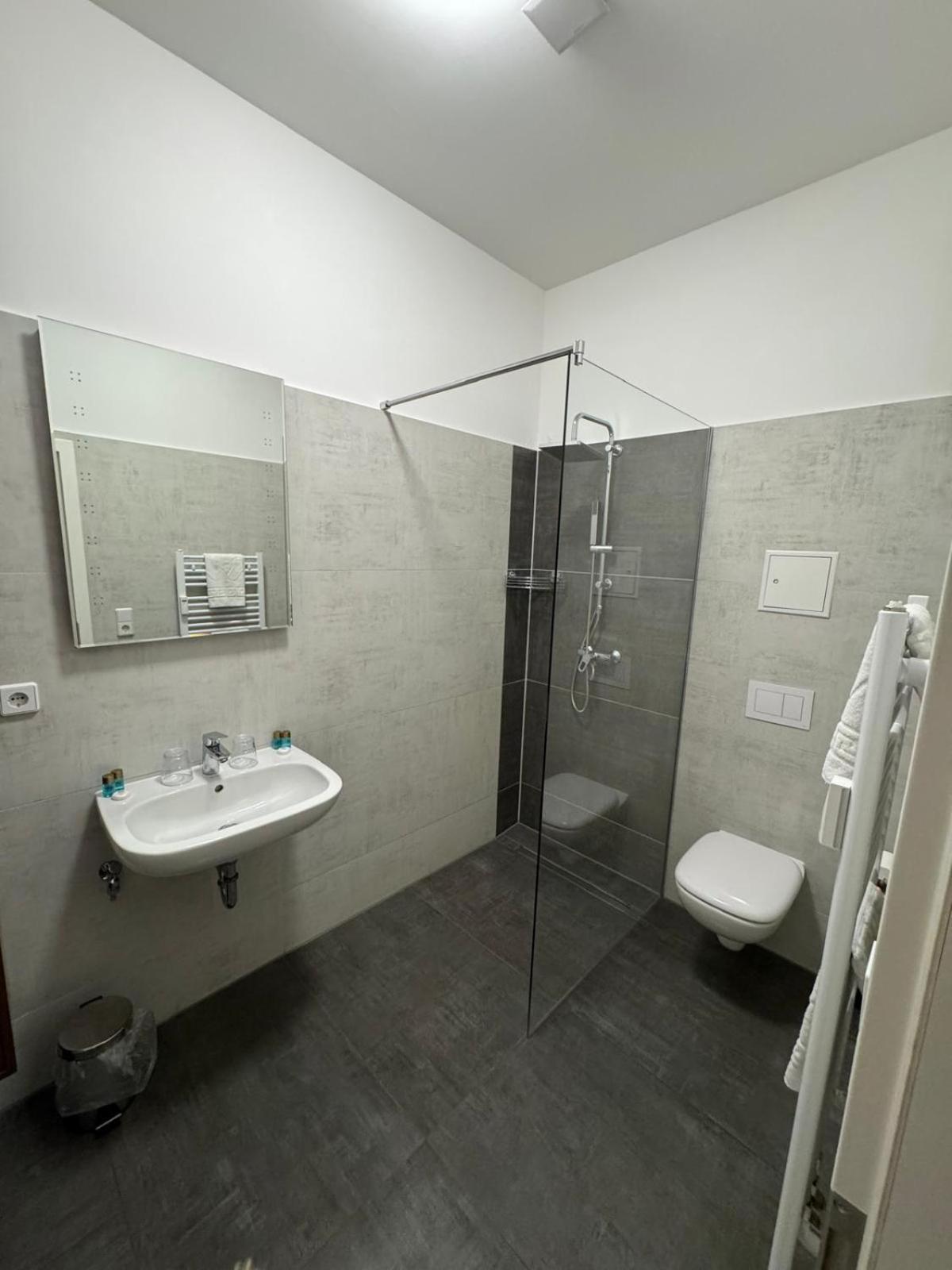 Deluxe Double Room - Photo 10