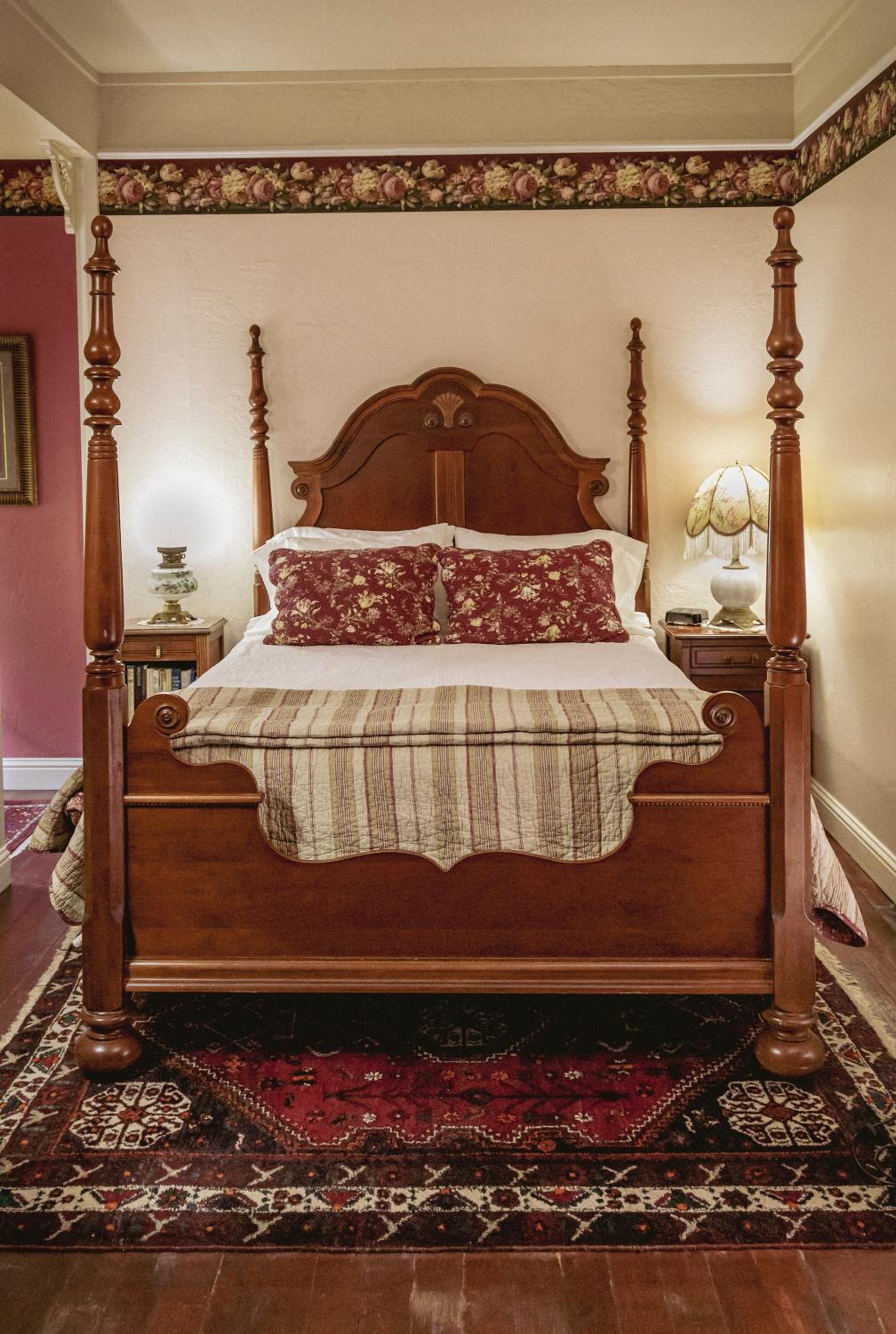 Standard Queen Room photo 3