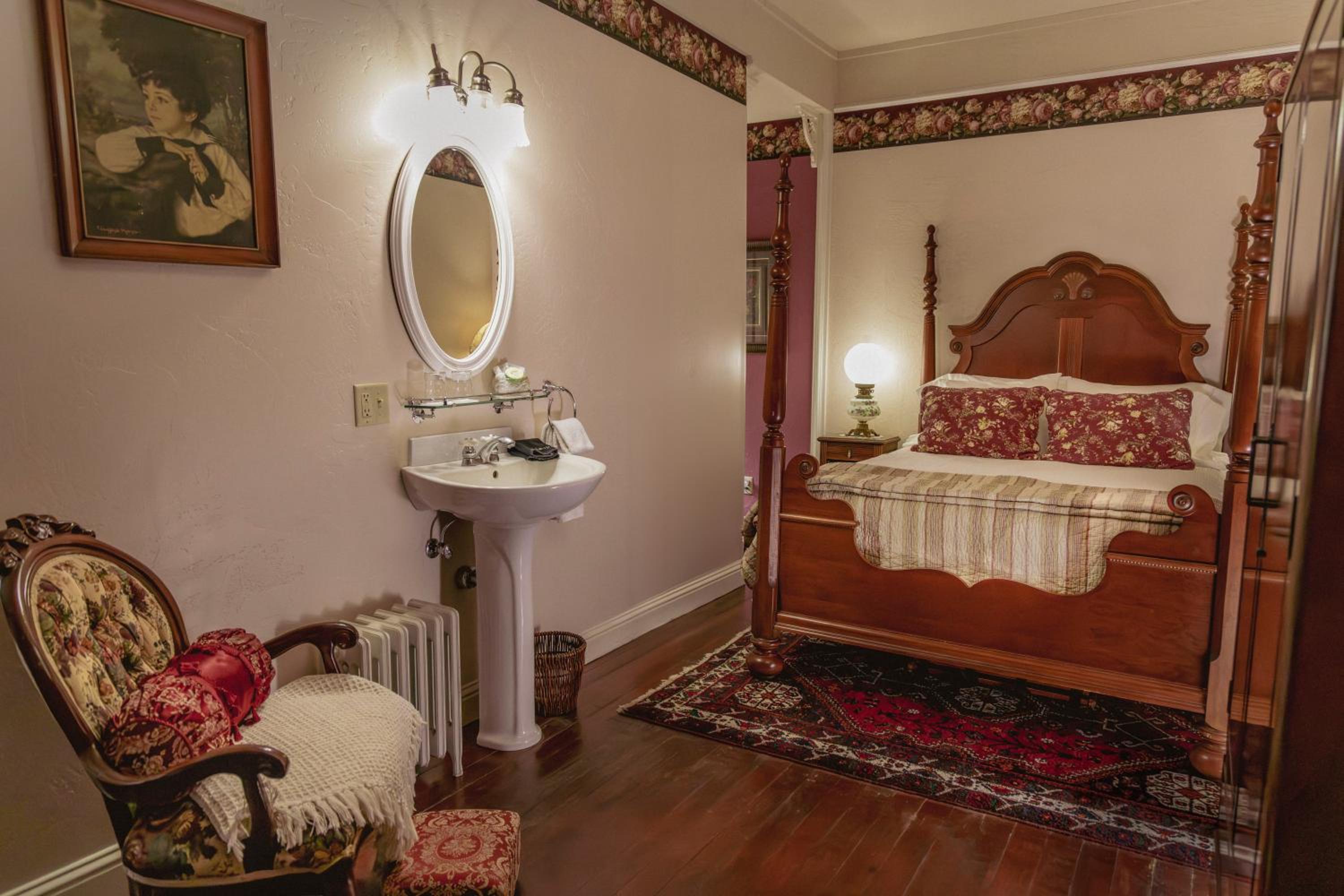 Standard Queen Room photo 1