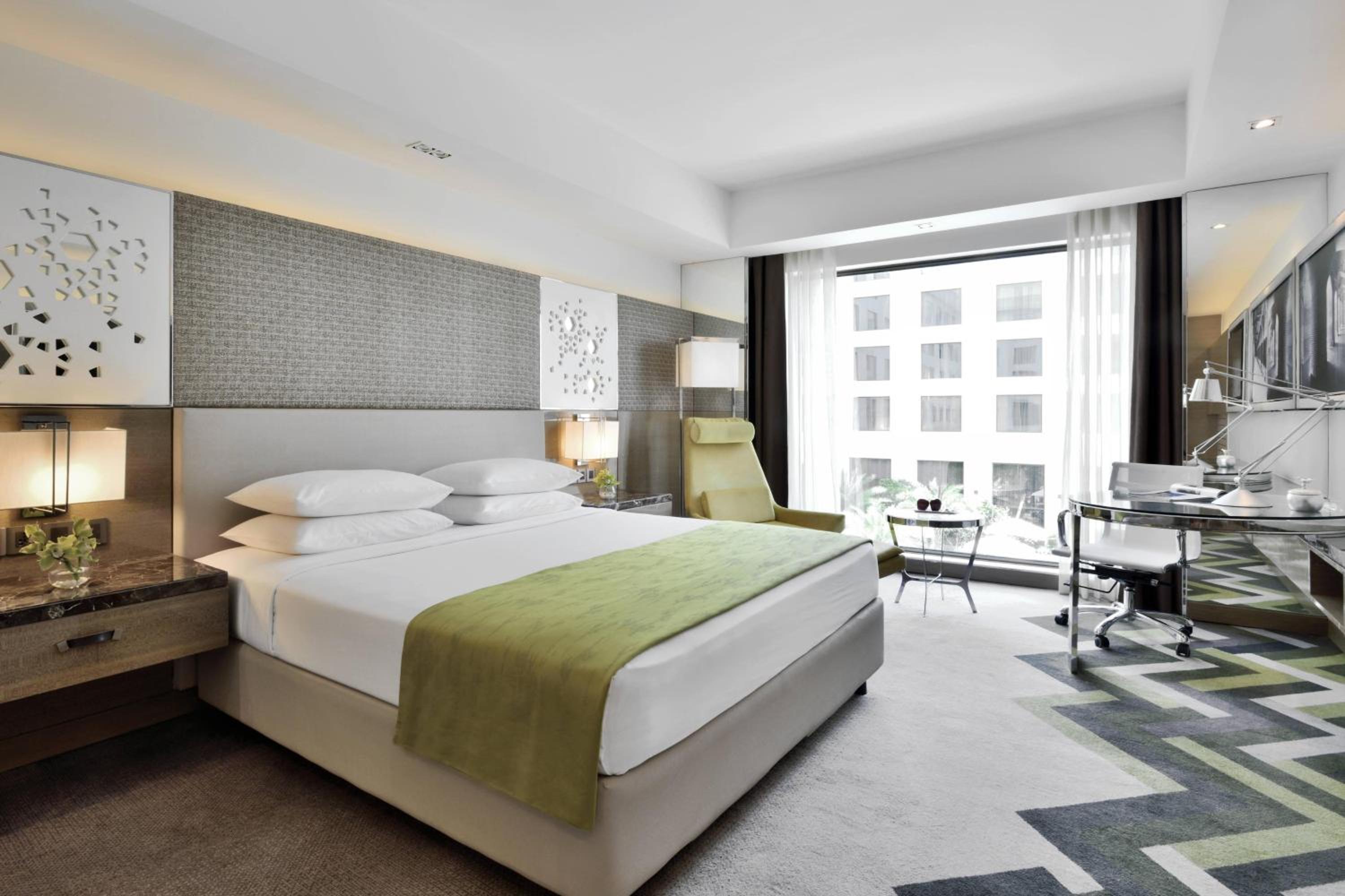 Deluxe King Room with Enjoy INR 750 F&B Credit, 15% off Spa, Early check-in Late check-out (Subject to availability) - Photo 2