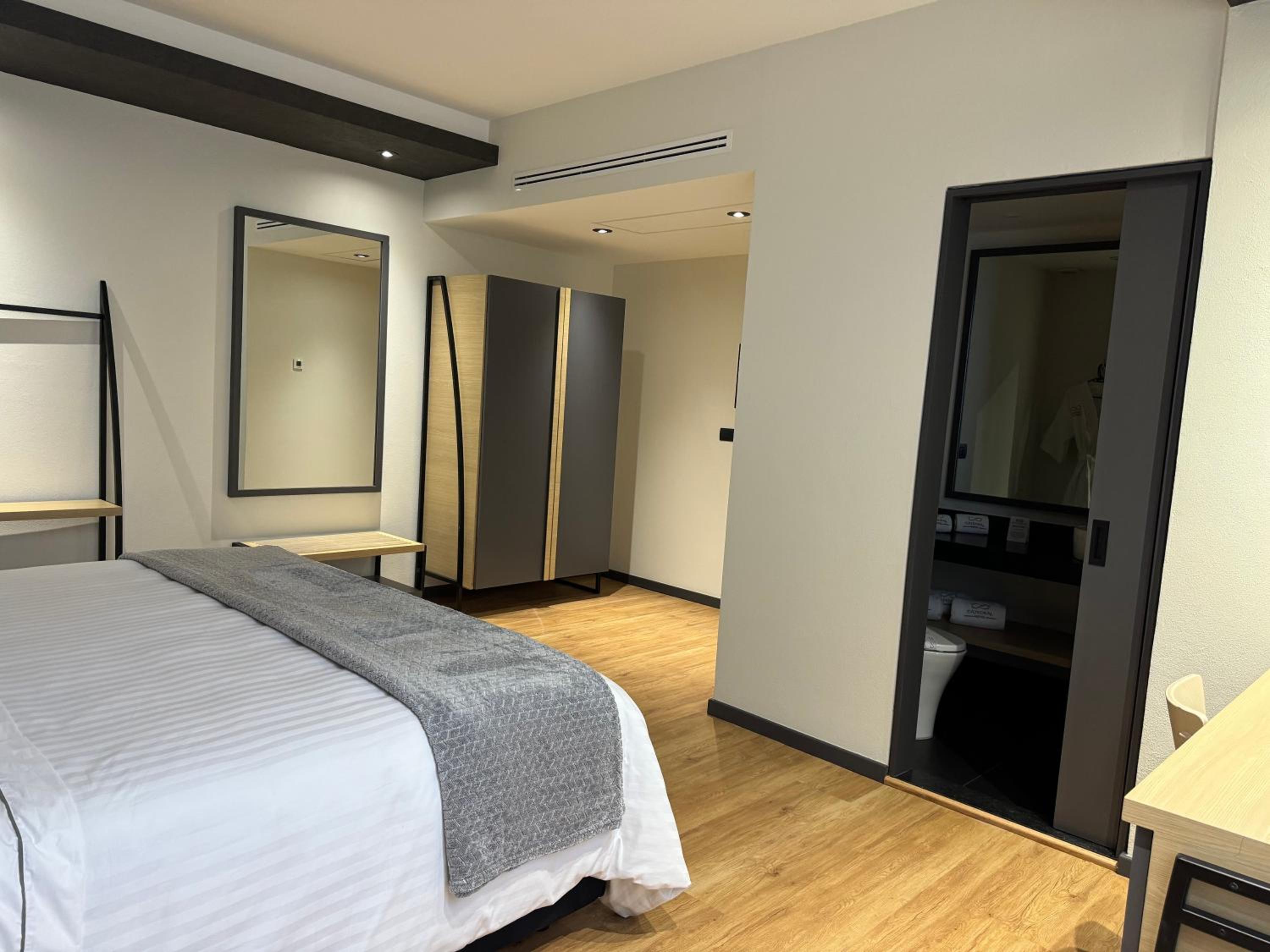 King Suite - Photo 10