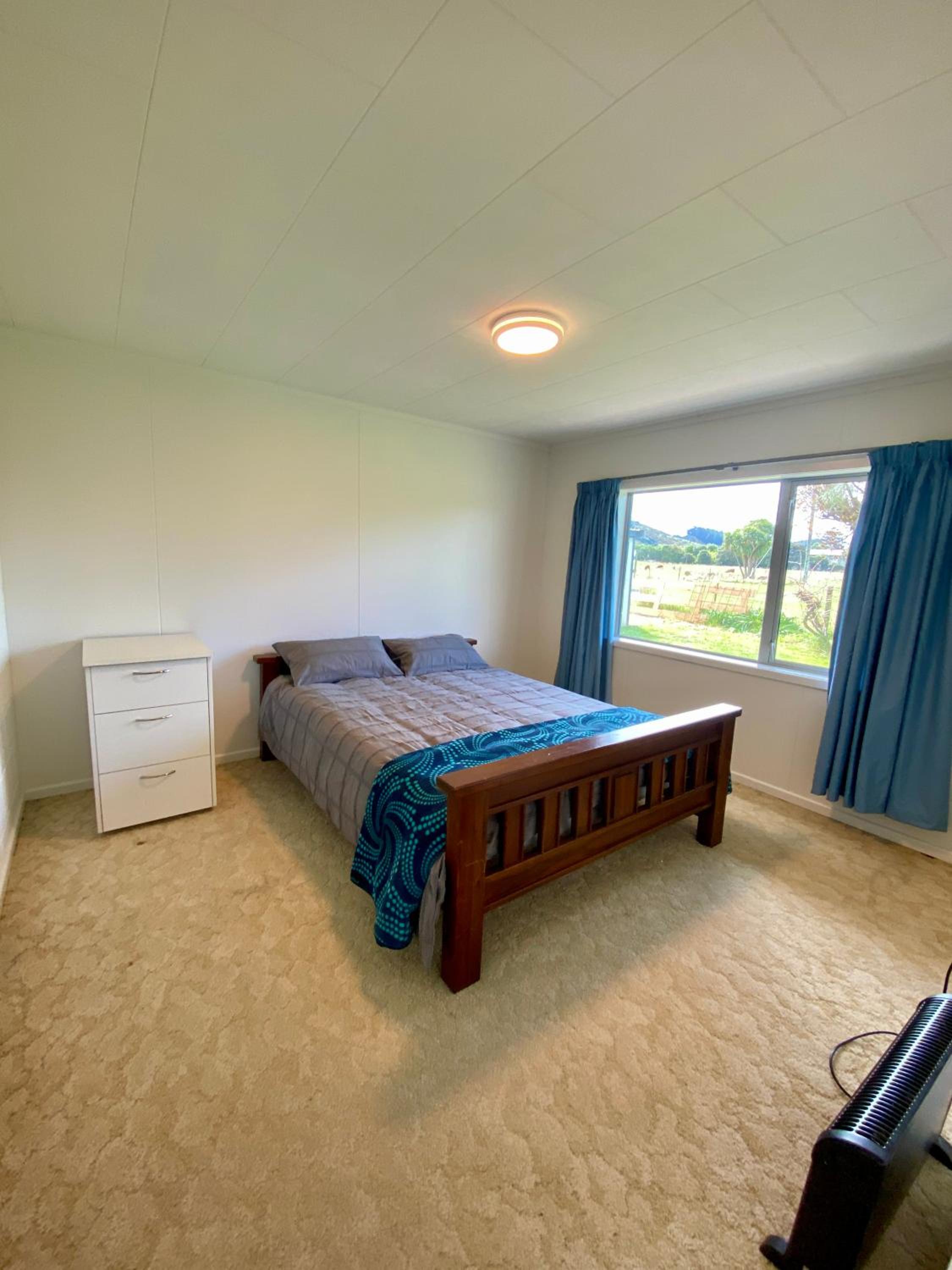 Five-Bedroom House photo 2