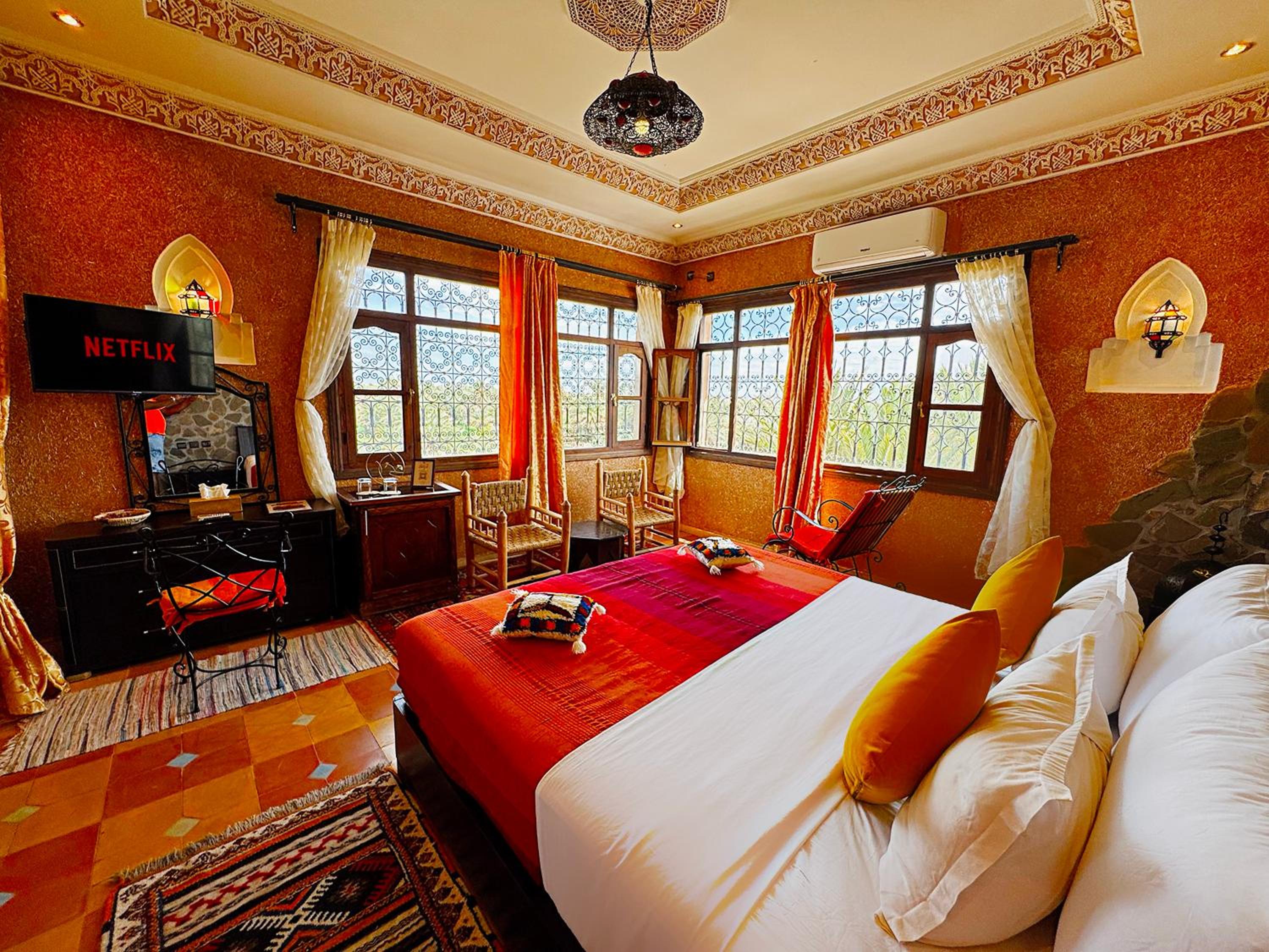Deluxe Family Suite - Photo 8