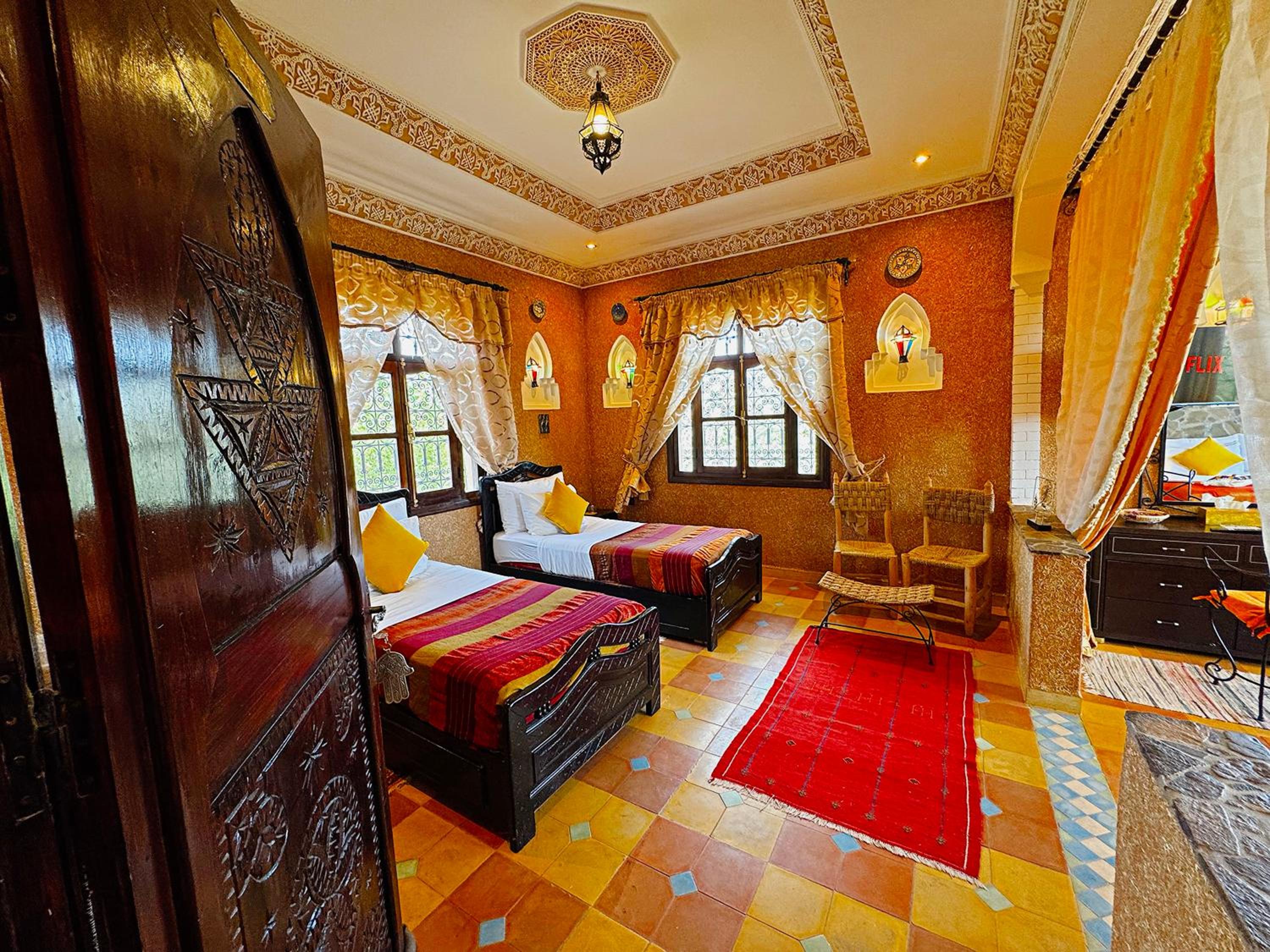 Deluxe Family Suite - Photo 7