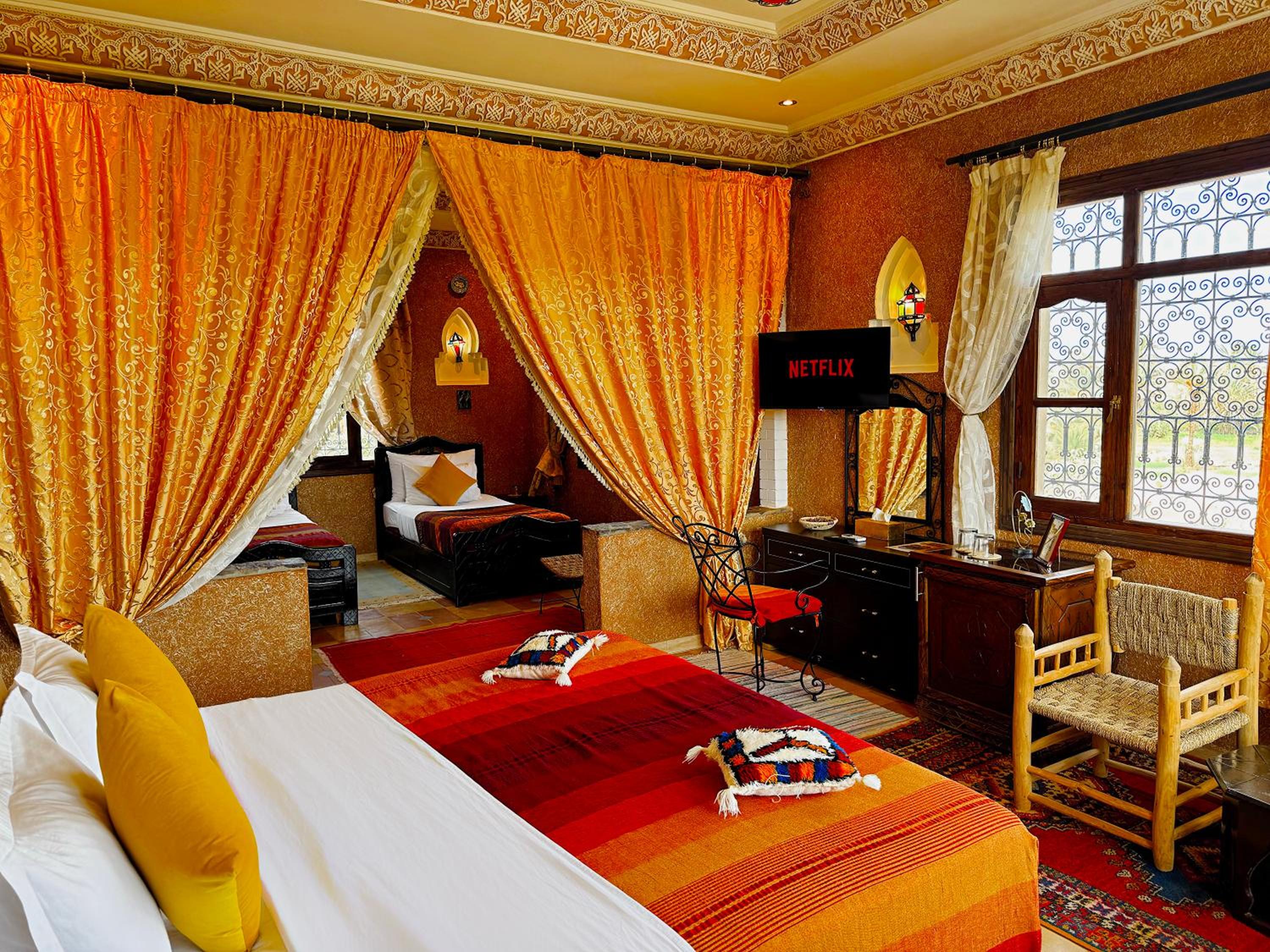 Deluxe Family Suite - Photo 6