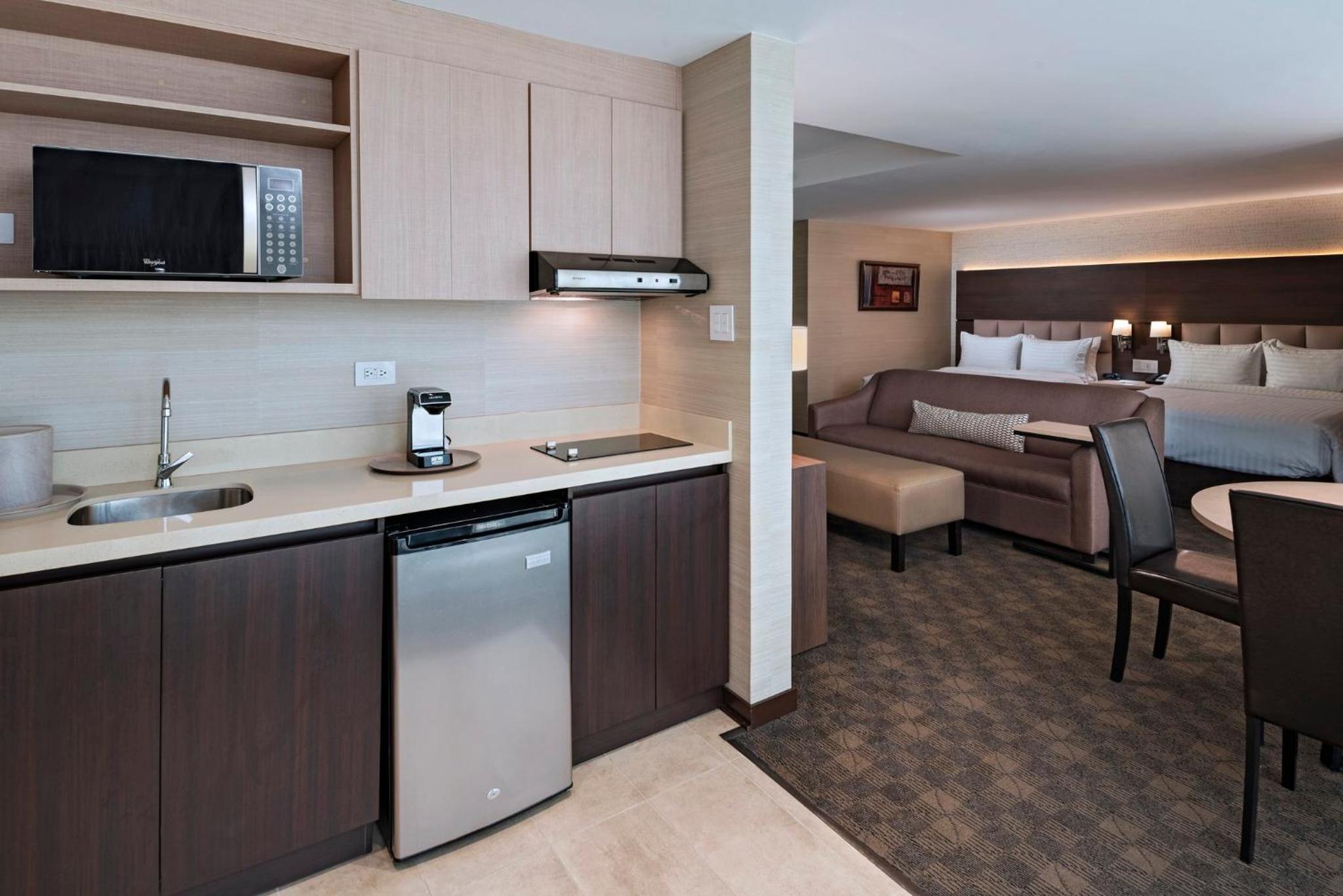 Double Suite with Two Double Beds - Non-Smoking - Photo 6