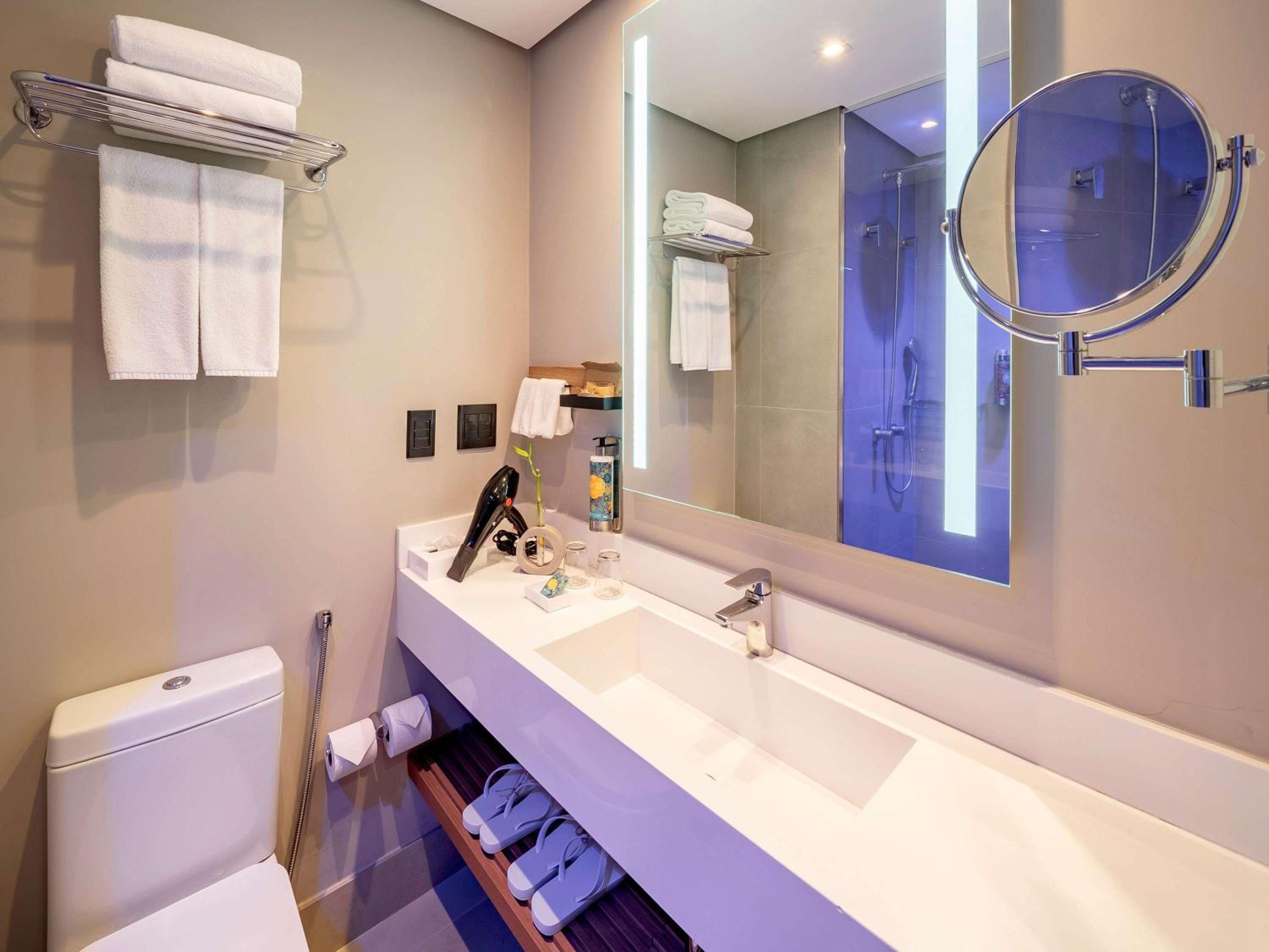 Executive King Room with Balcony and Park View - Photo 7