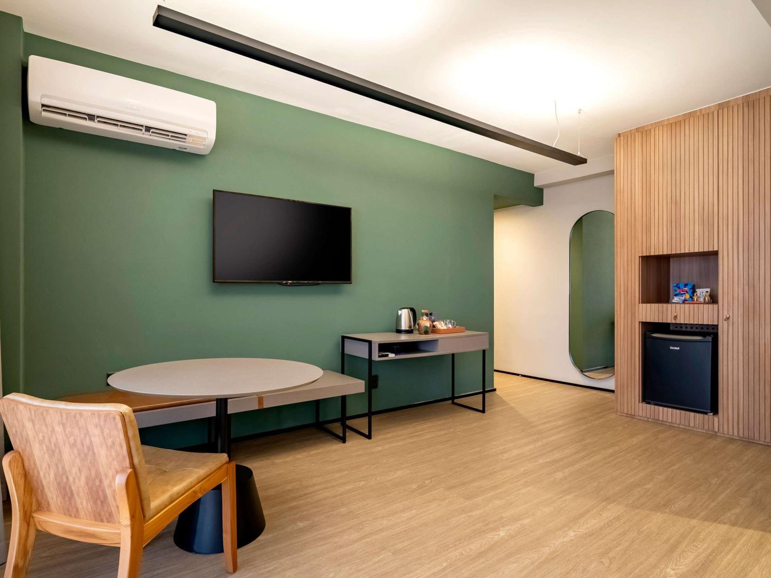 Deluxe Twin Room with Balcony - Photo 2