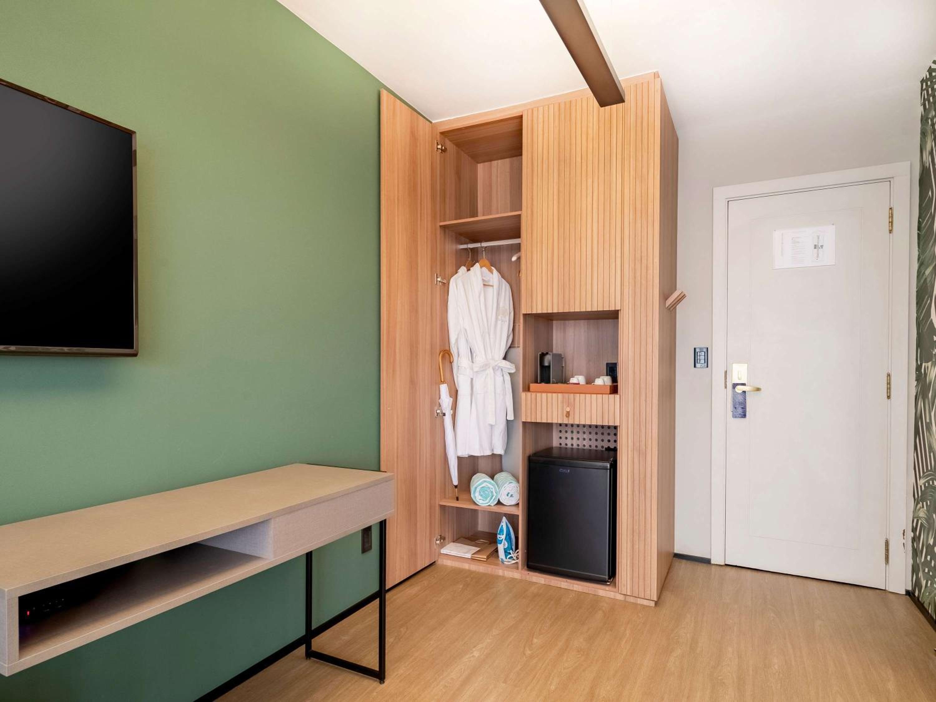 Executive King Room with Balcony and Park View - Photo 1