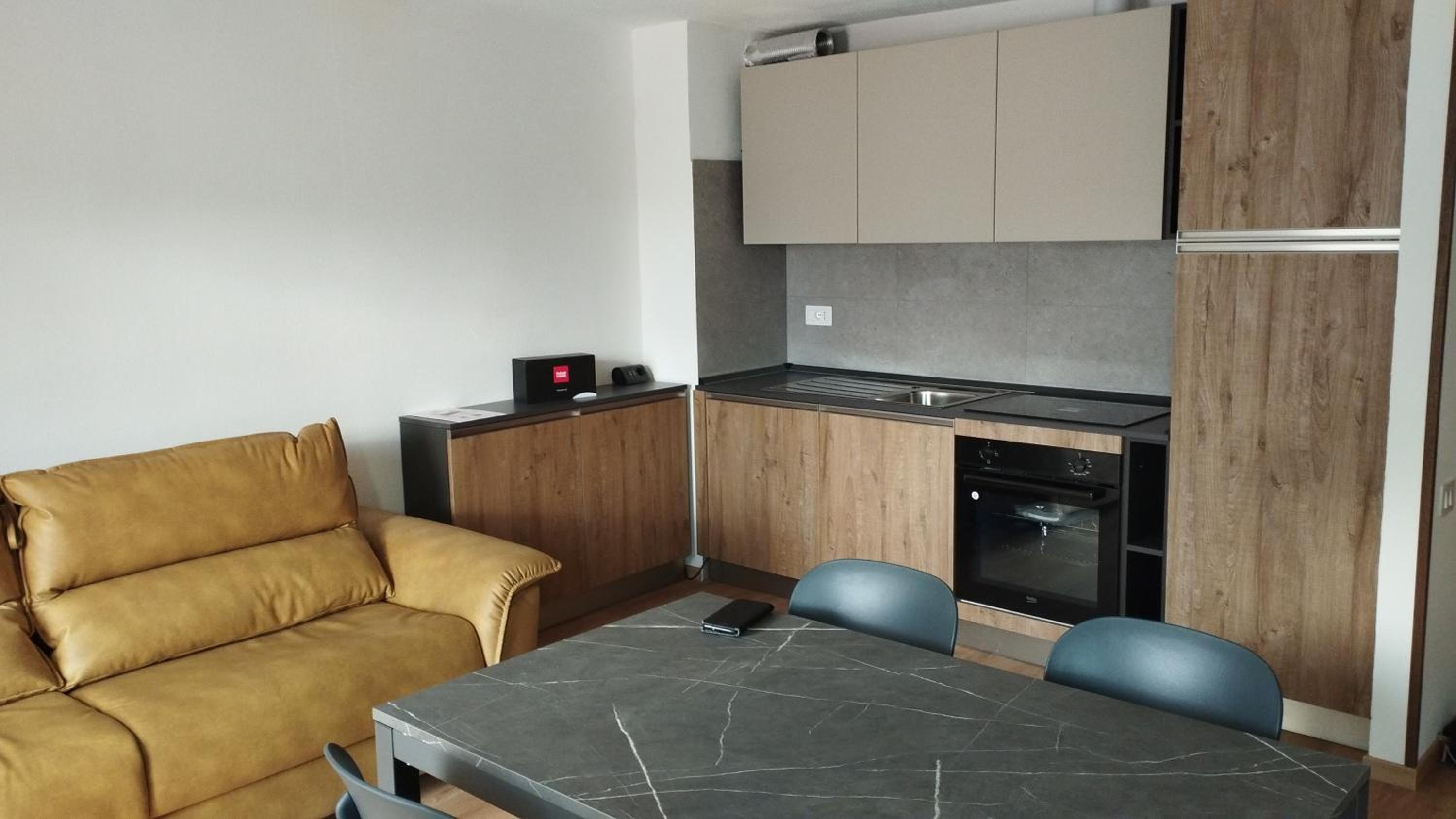 One-Bedroom Apartment with Balcony and Mountain View - Annex