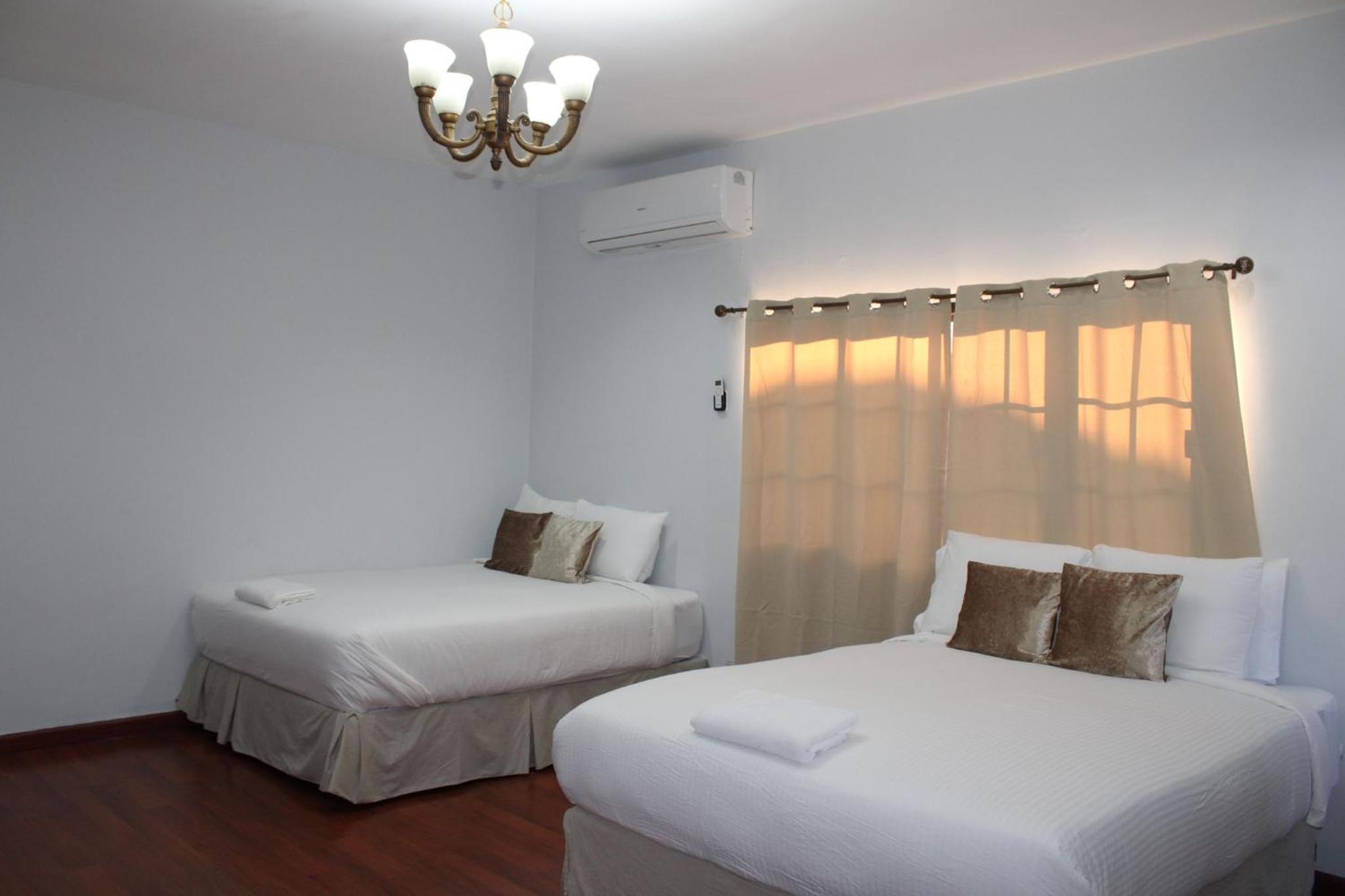 Standard Queen Room With Two Queen Beds photo 3