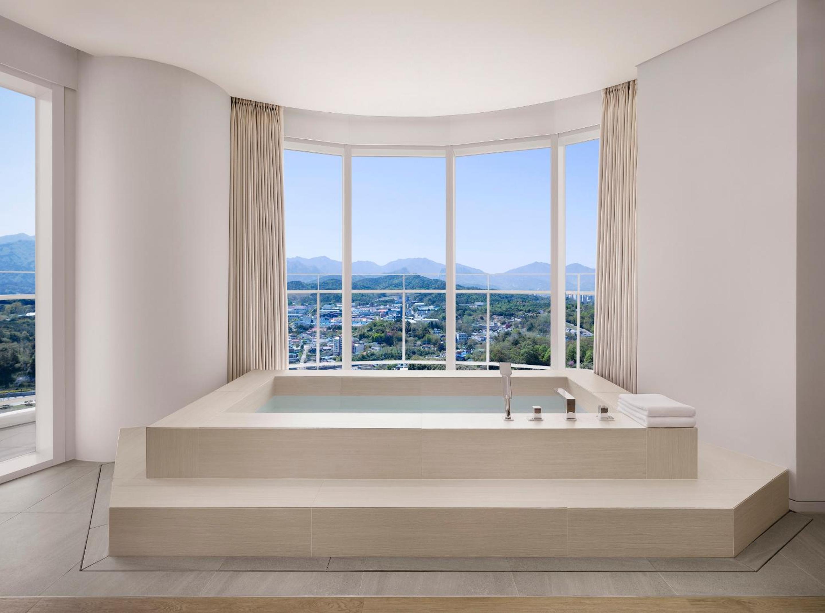 [Family Getaway Offer] Family Club One-Bedroom Suite Ocean View with Breakfast for 2 Adults and 2 Kids + Family Lounge Access (non-alcohol beverage service available) - Photo 5