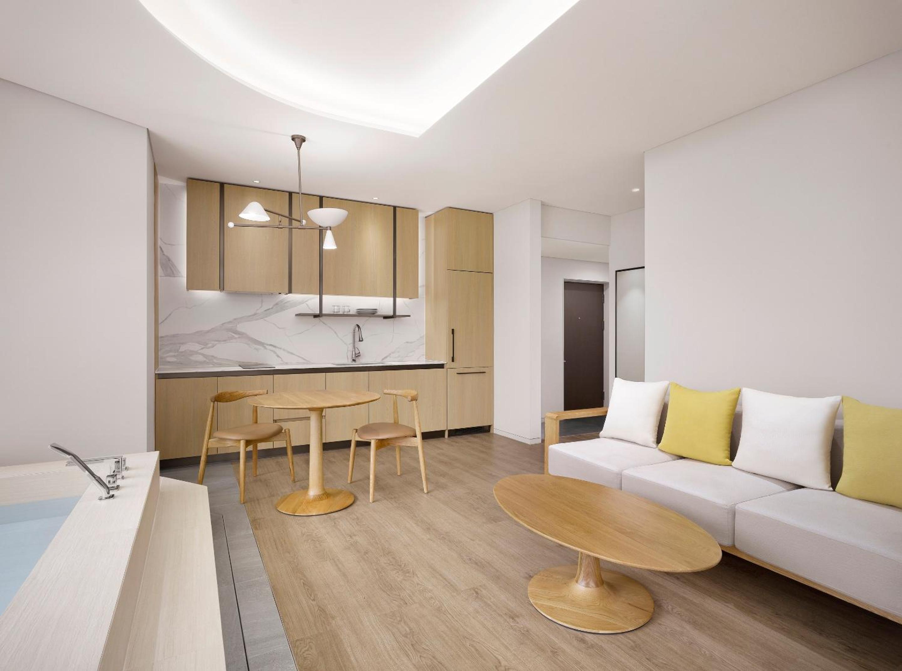 [Family Getaway Offer] Family Club One-Bedroom Suite Ocean View with Breakfast for 2 Adults and 2 Kids + Family Lounge Access (non-alcohol beverage service available) - Photo 1