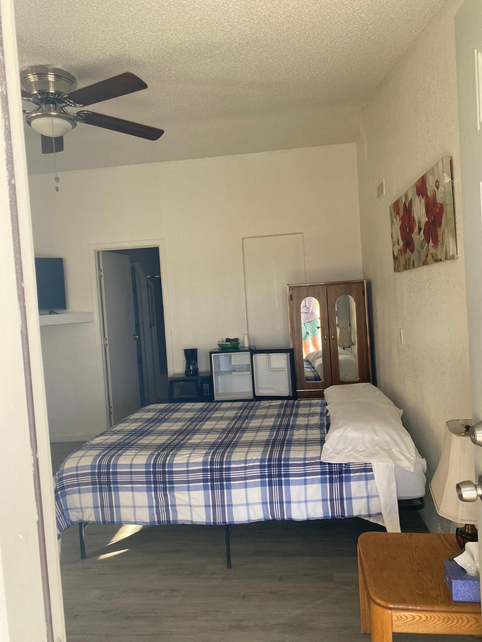 Queen Room photo 2