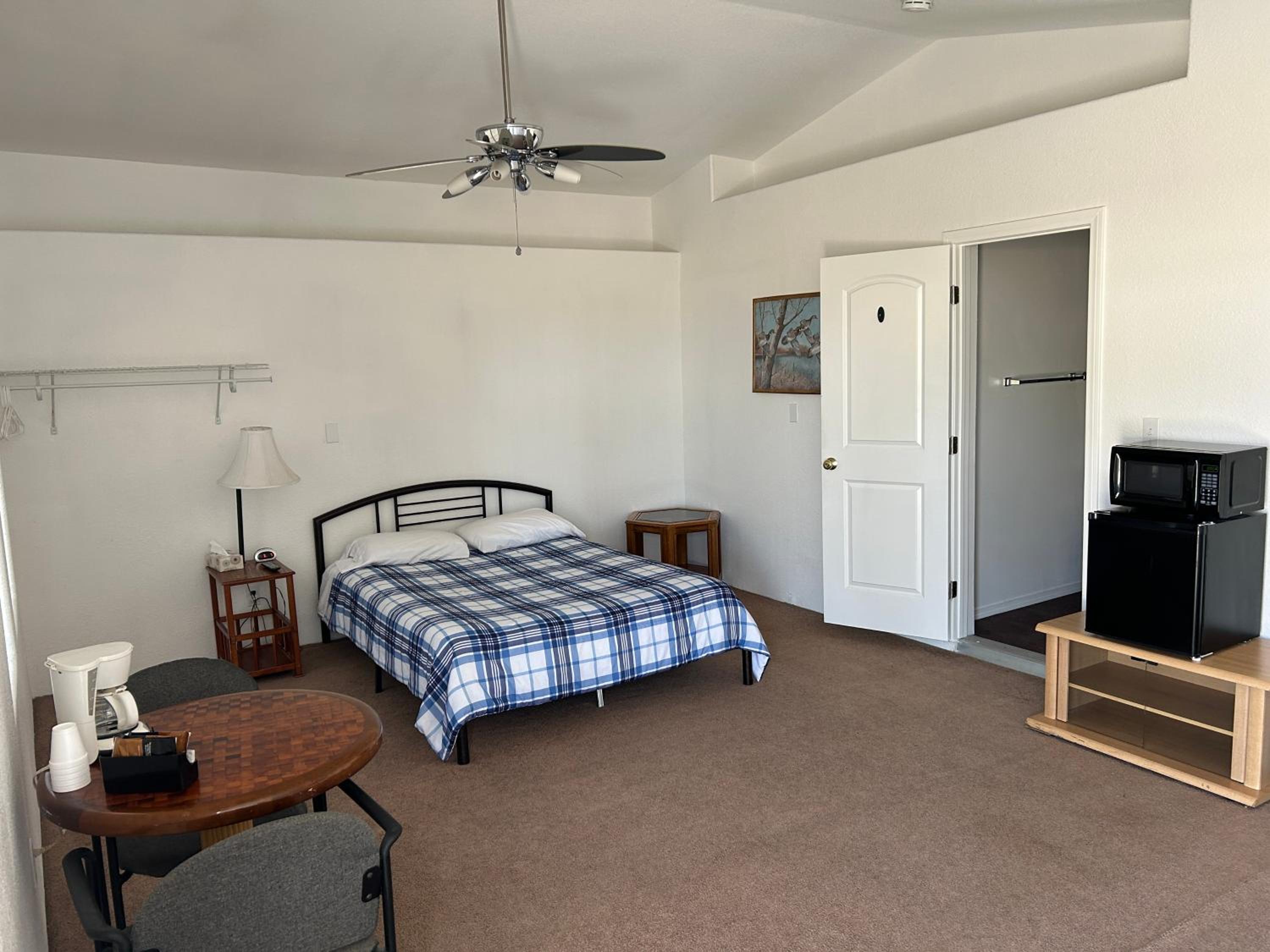 Basic Triple Room photo 1
