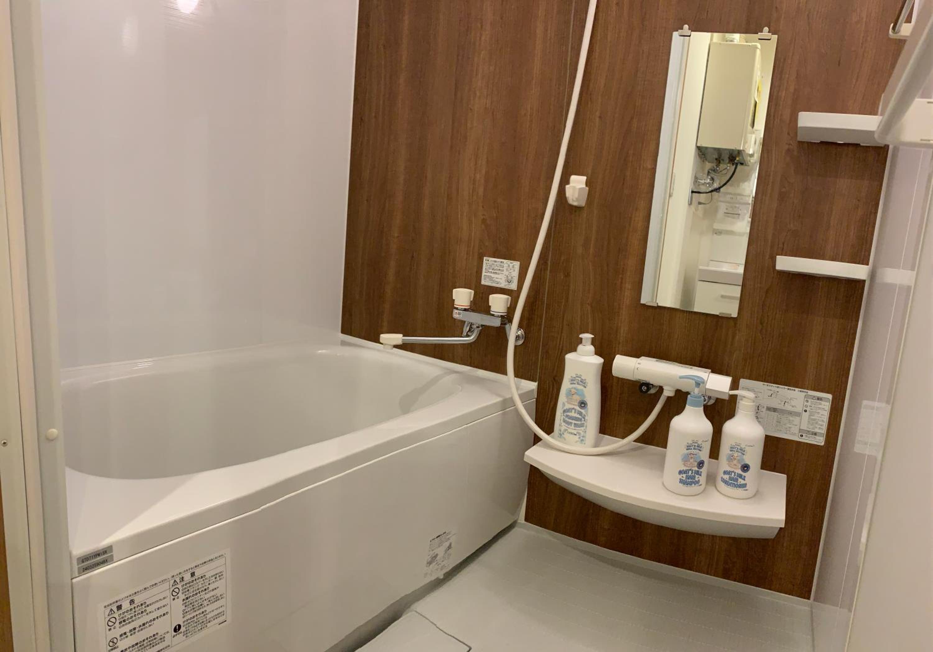 Quadruple Room with Bath photo 3