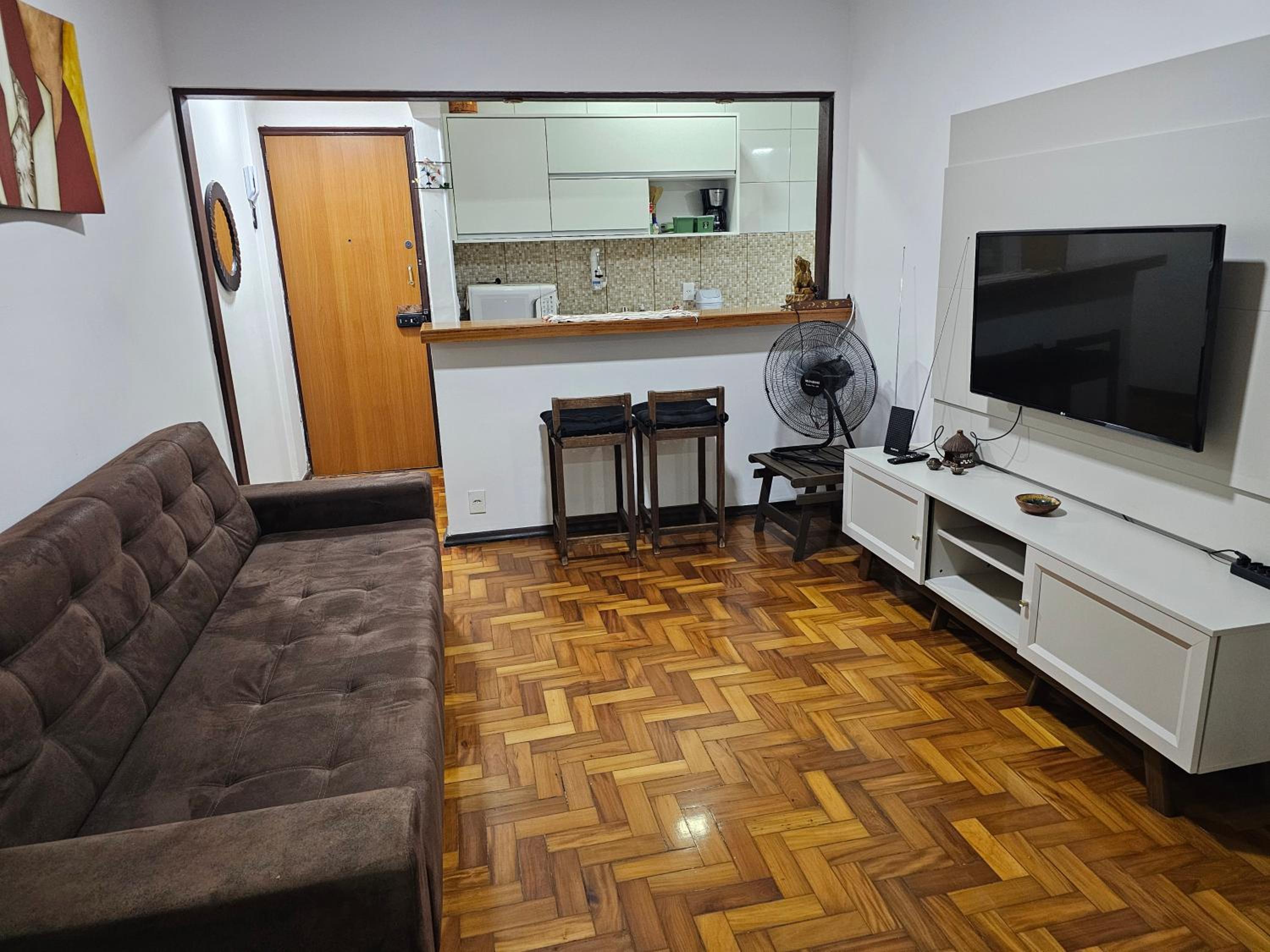 One-Bedroom Apartment photo 1