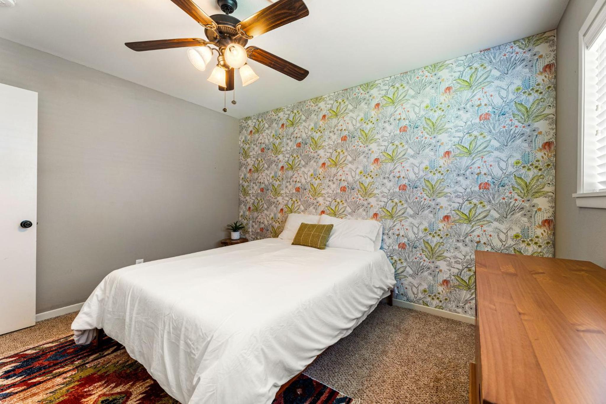 Five-Bedroom House photo 3