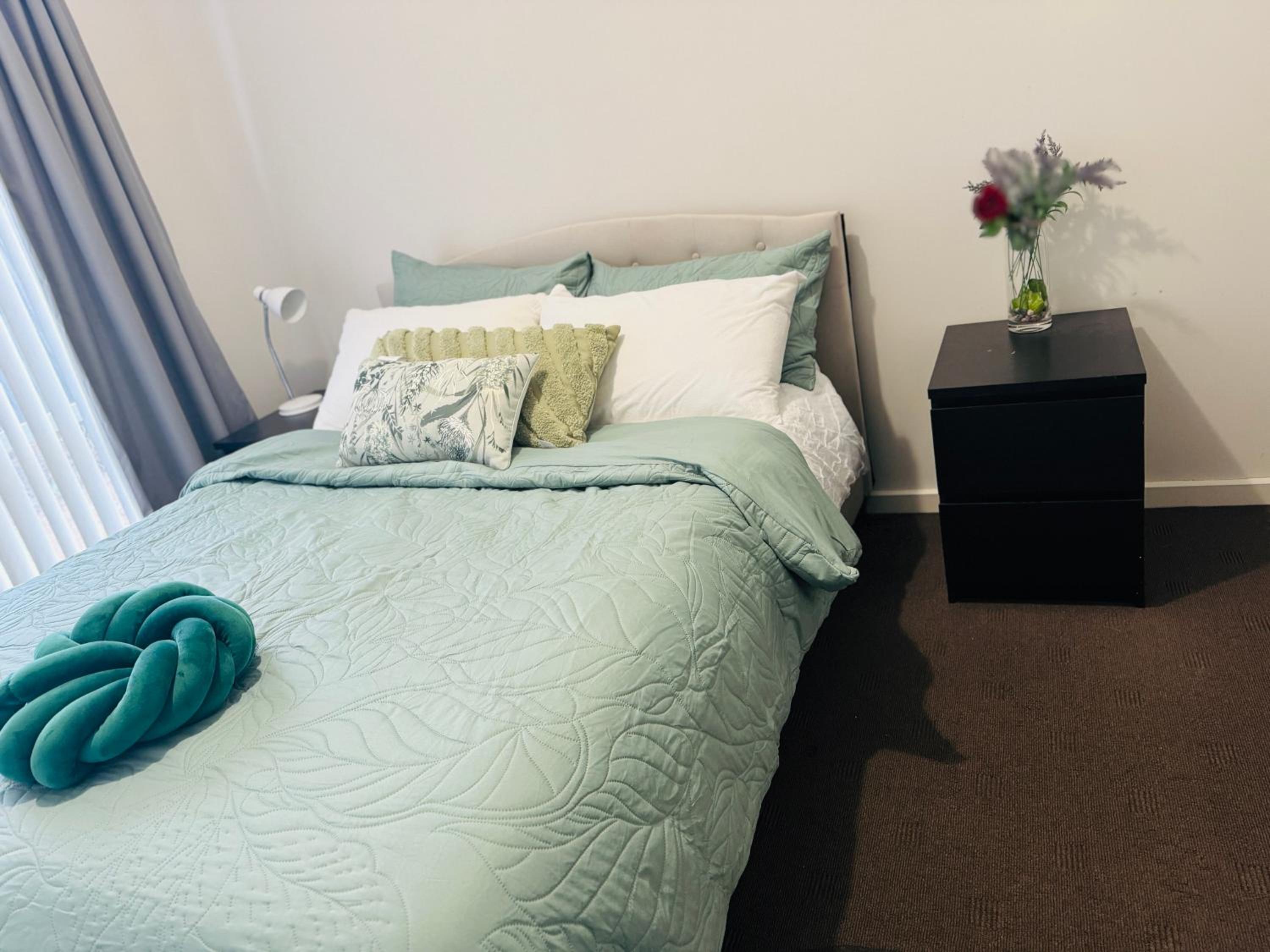 Four-Bedroom House photo 2