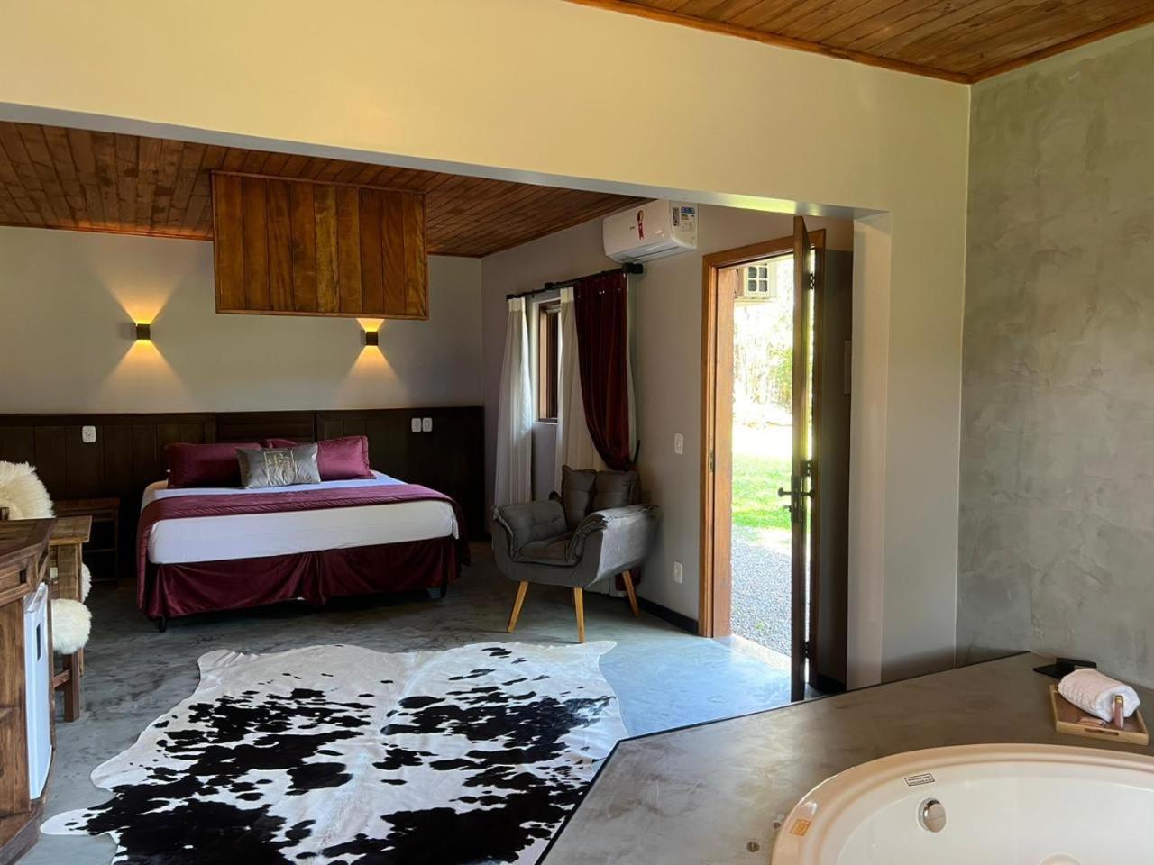Deluxe Suite with Spa Bath