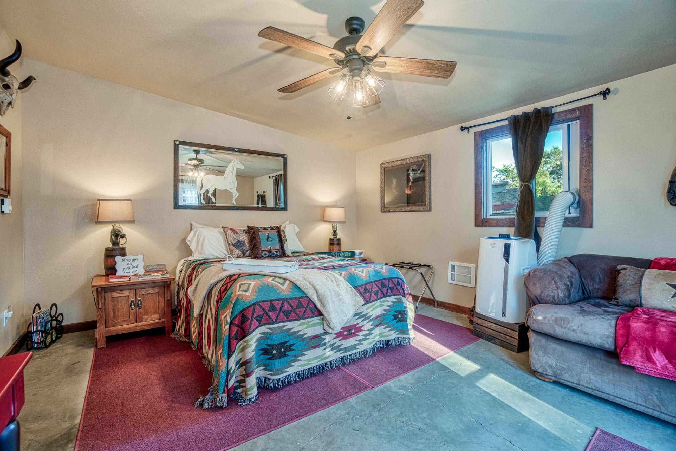 Family Room with Mountain View photo 1