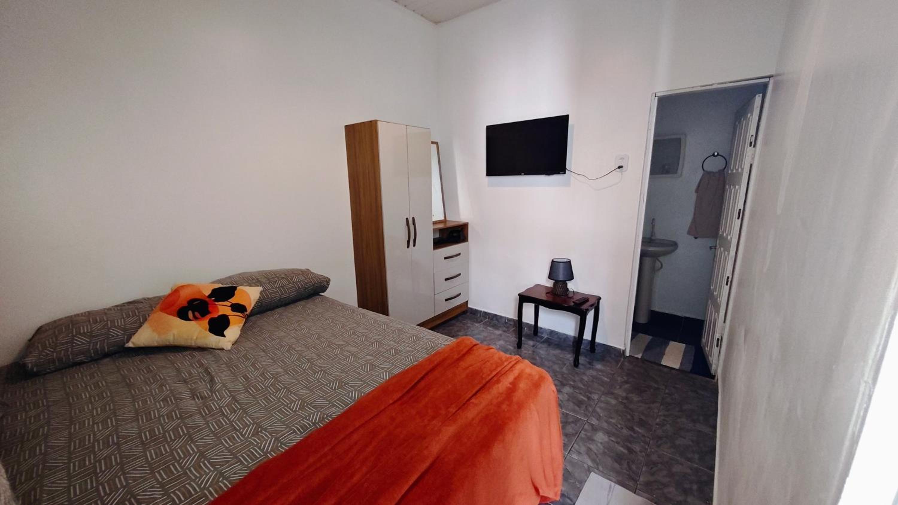 One-Bedroom Apartment photo 2