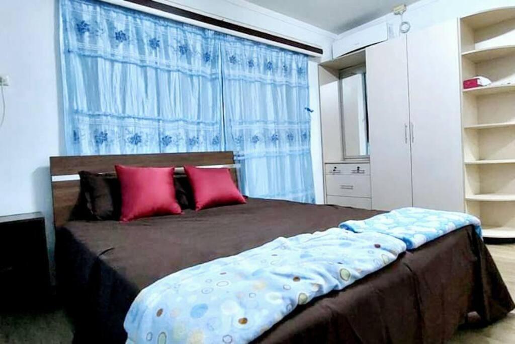 Three-Bedroom House photo 2