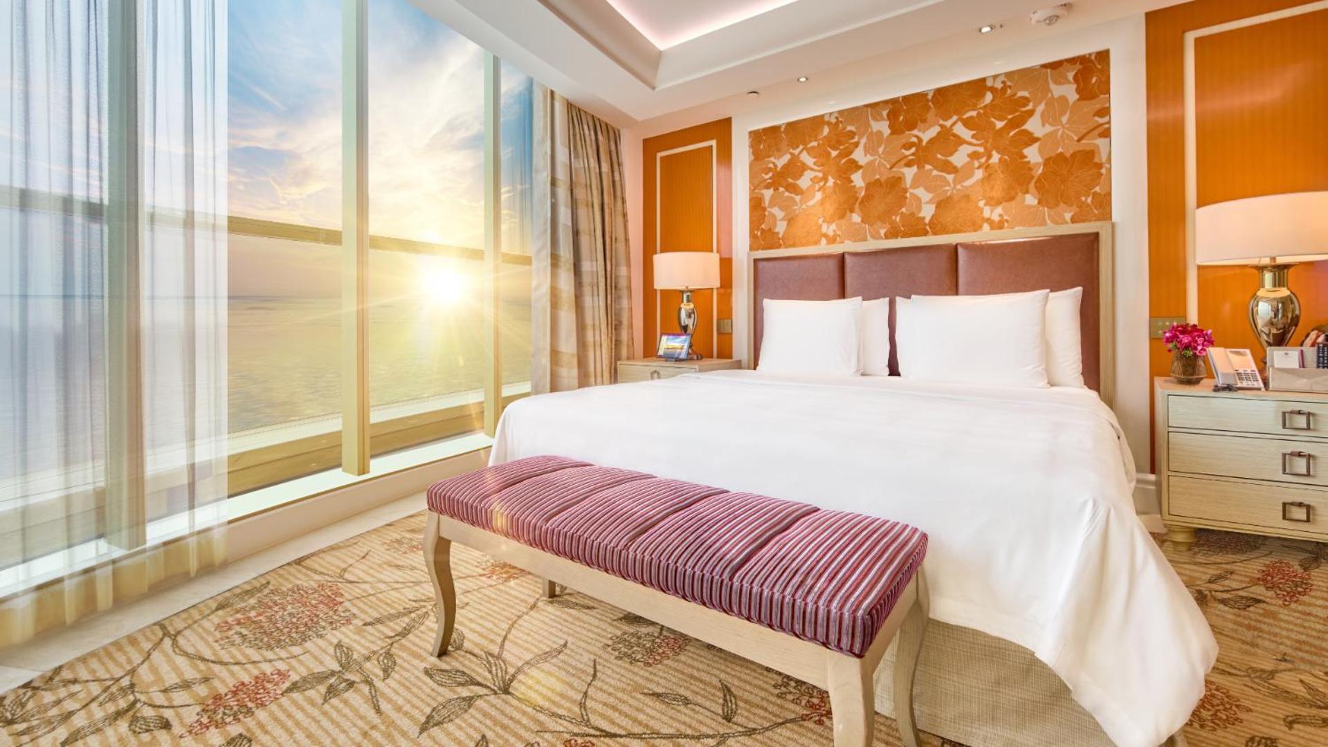 Premium King Suite - Photo 1
