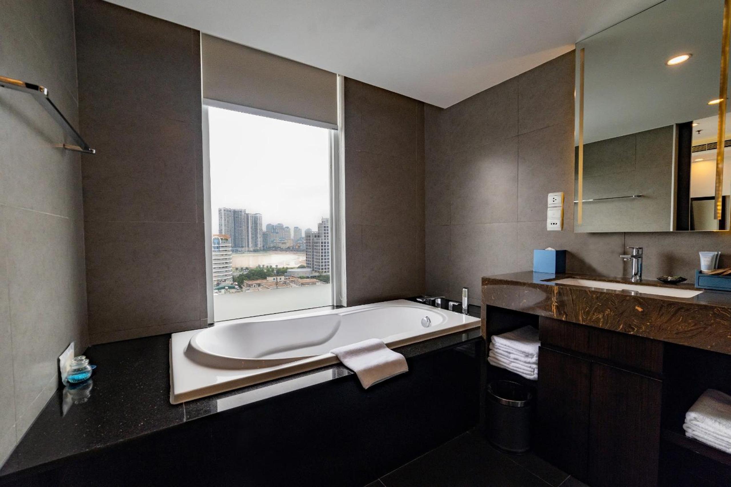 One-Bedroom Executive Apartment thumbnail 5