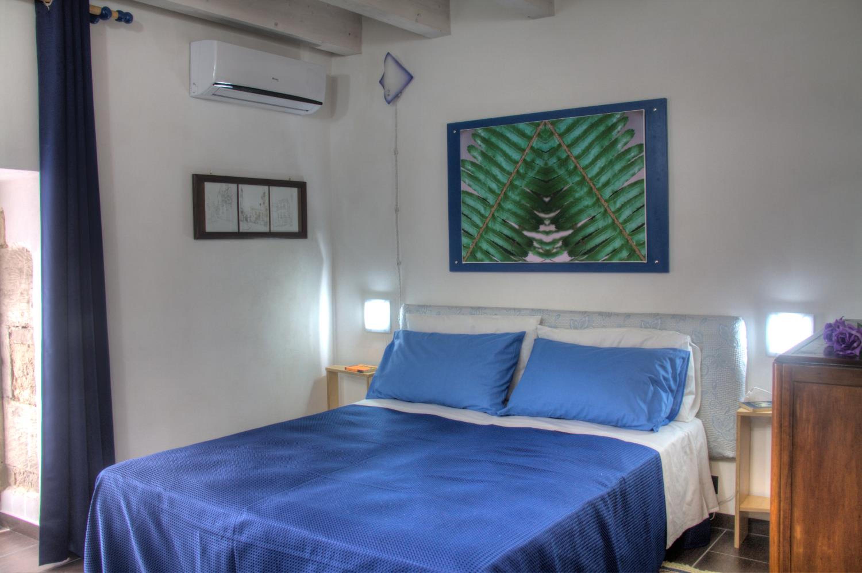 Double Room with Private Bathroom - Photo 9
