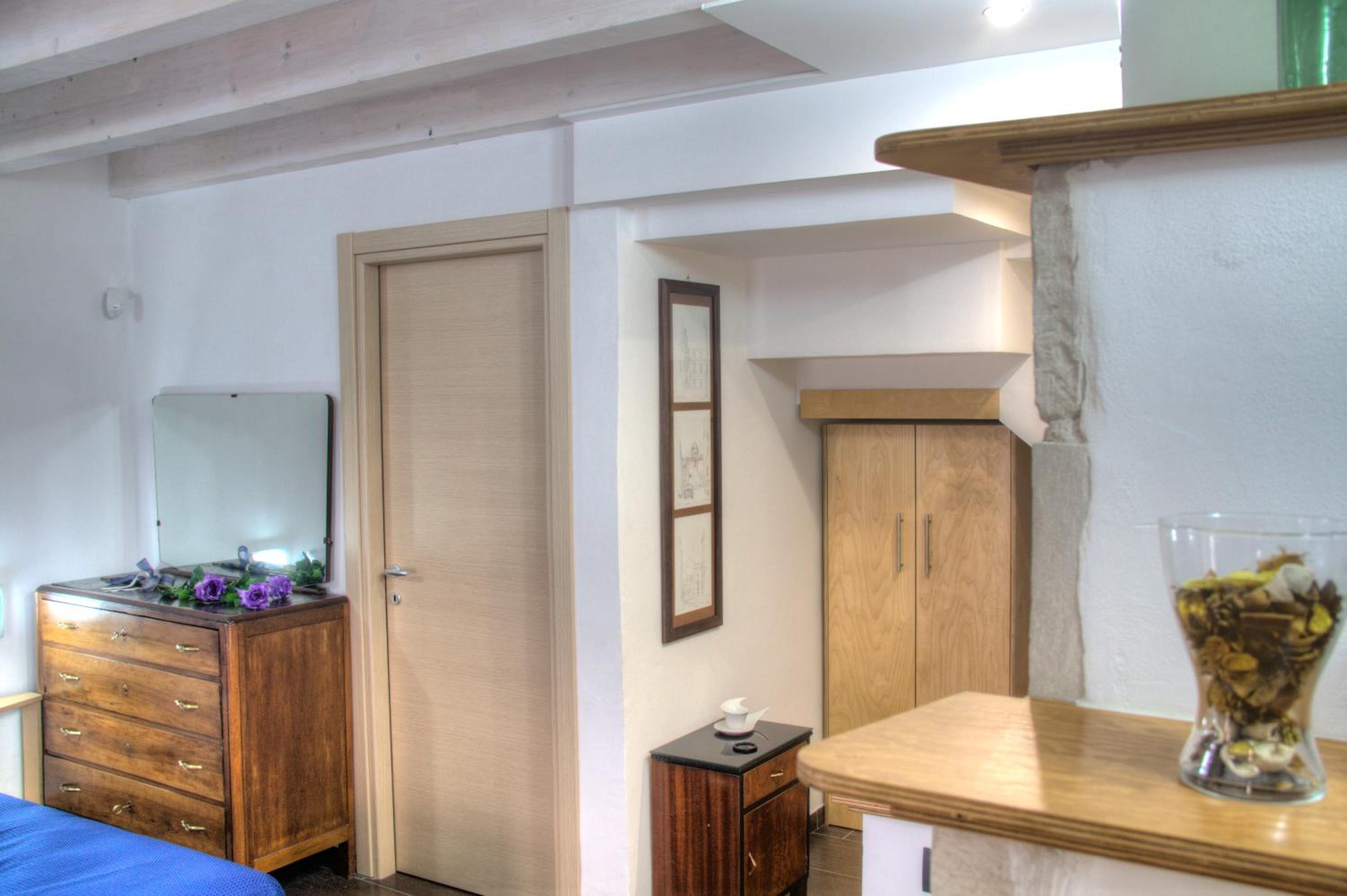Double Room with Private Bathroom - Photo 6