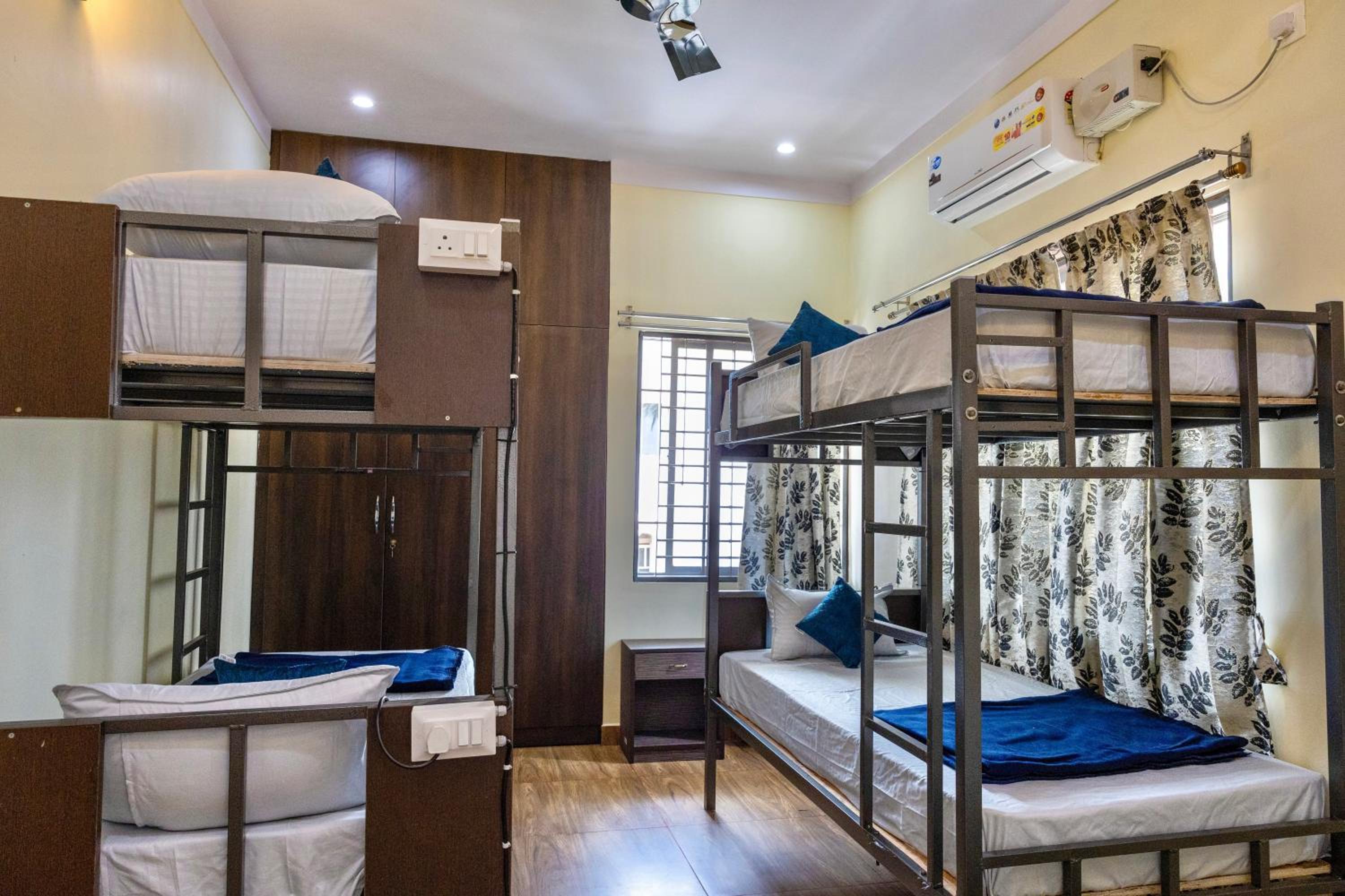 Bed in 4-Bed Dormitory Room photo 1