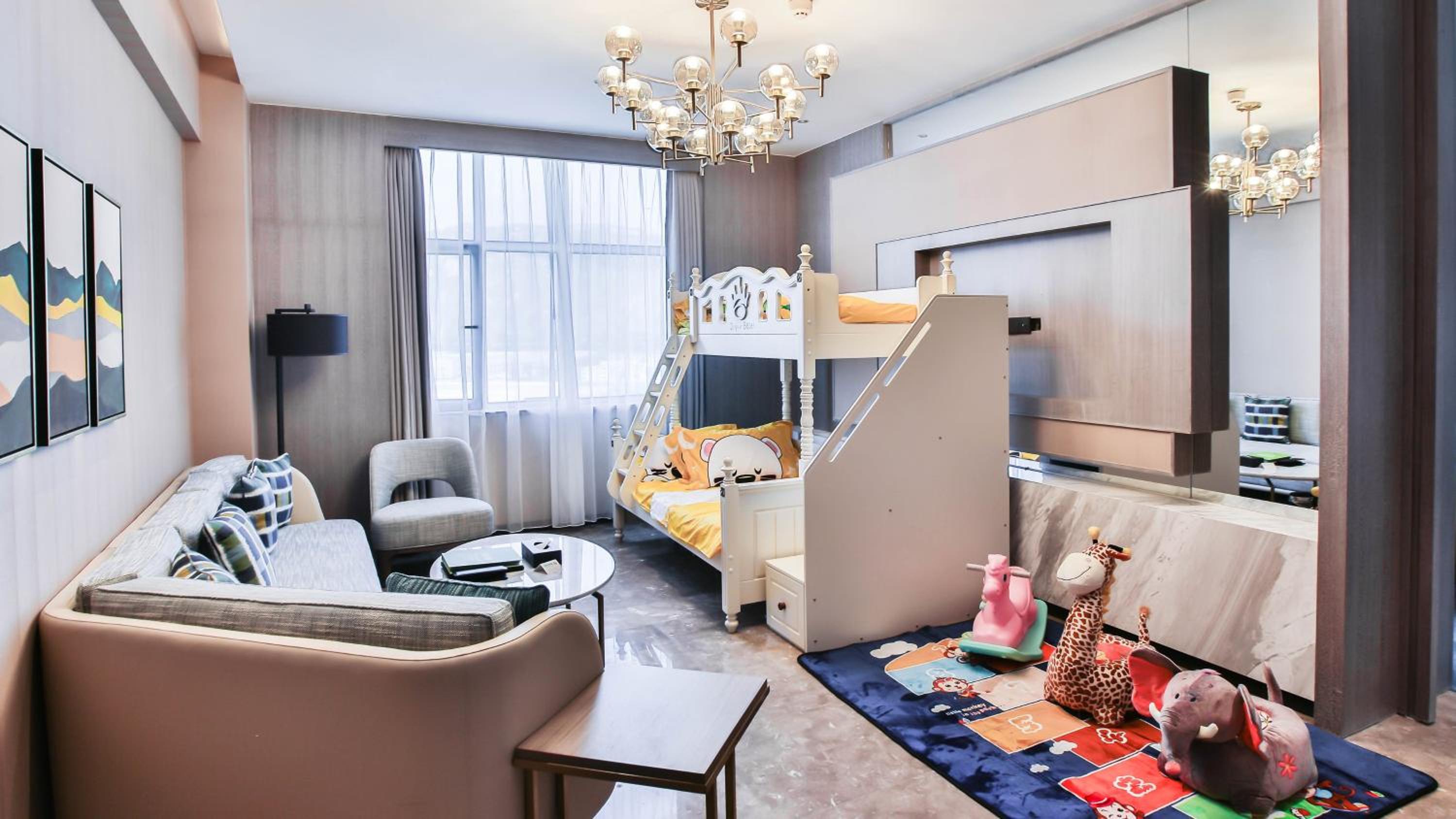 Family Suite - Non-Smoking - Photo 3