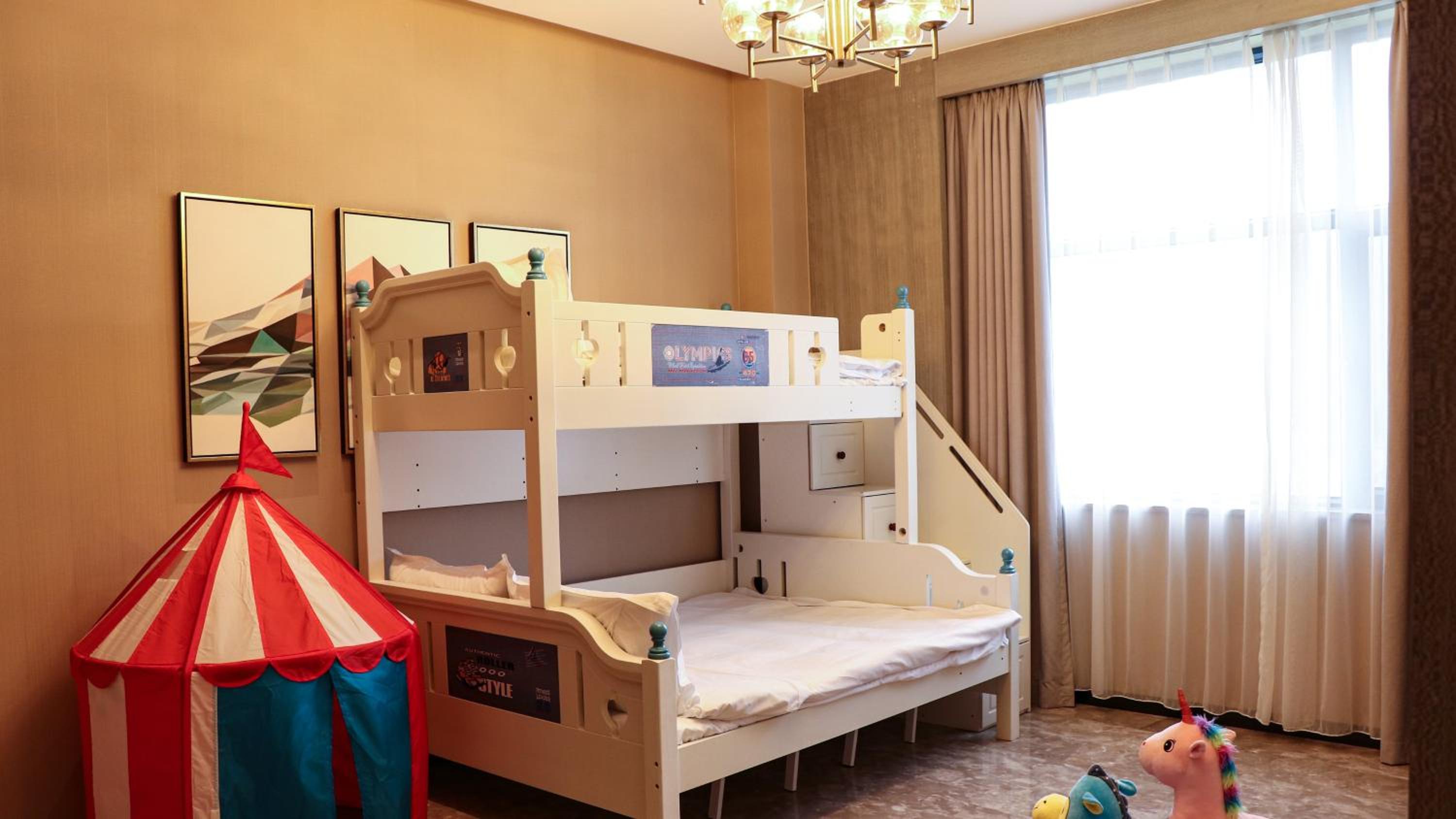 Family Suite - Non-Smoking - Photo 2