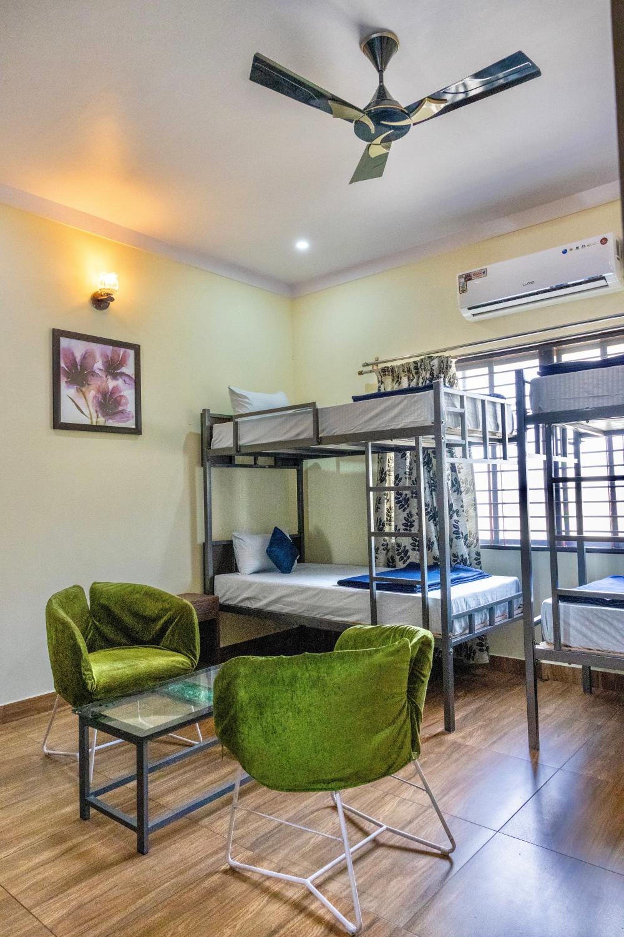 Bed in 6-Bed Dormitory Room photo 1